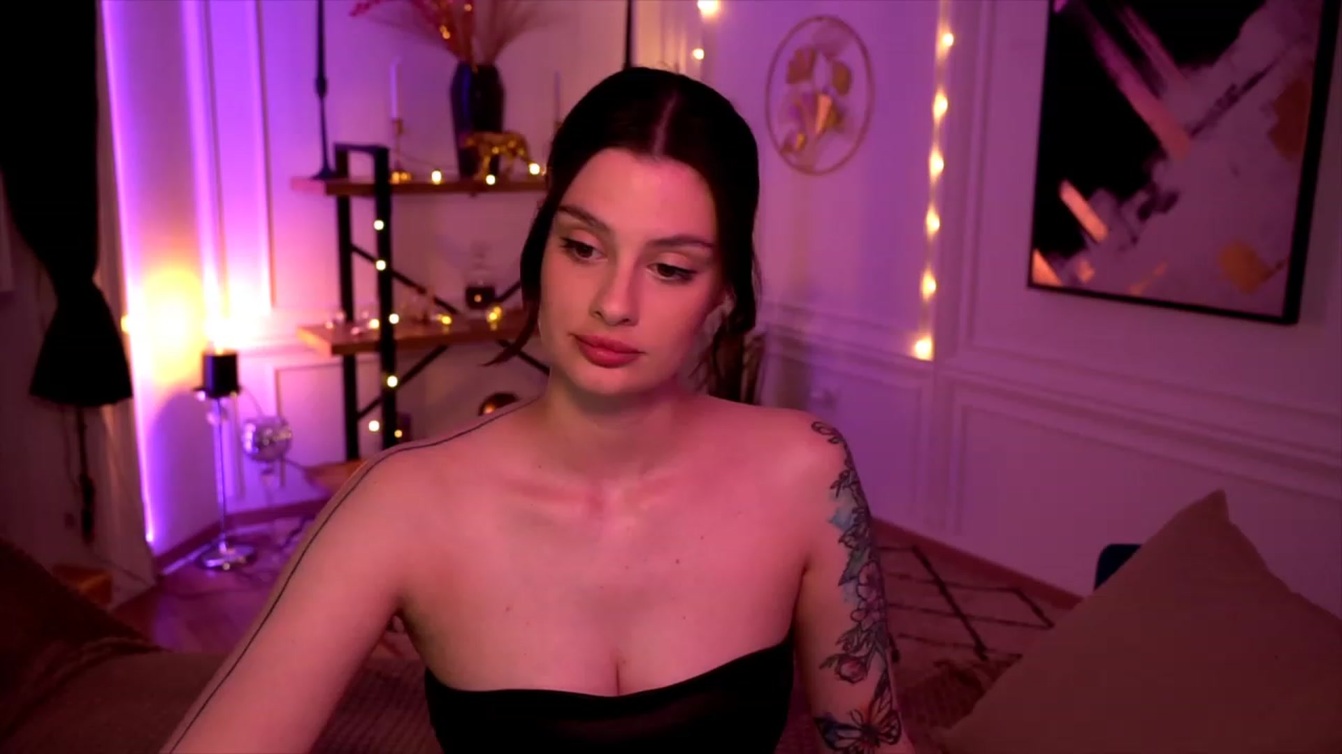 Gallery image thumbnail from lucynutty's myfreecams stream on, 05/30/2023, 15:25 image 17 of 20