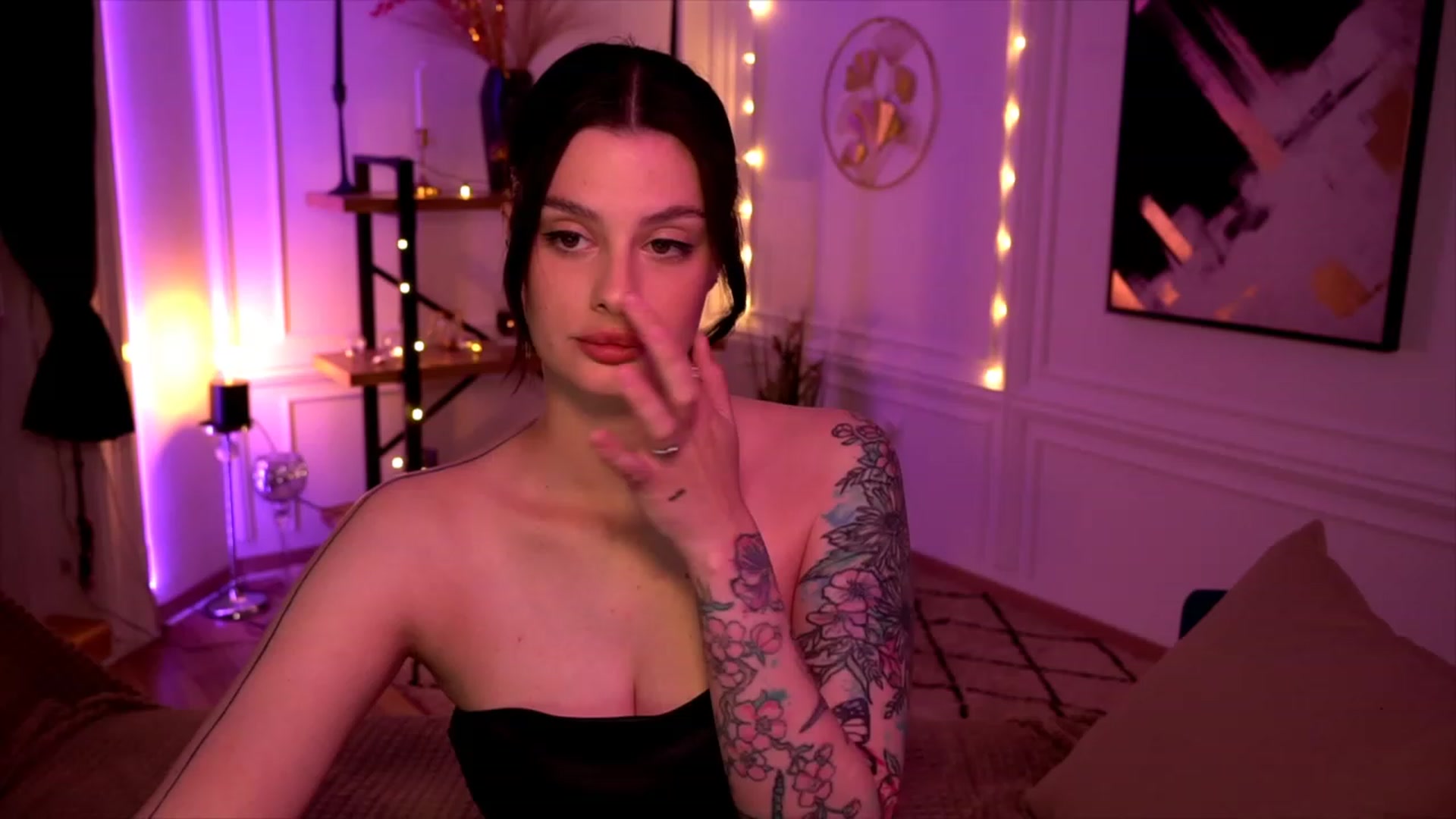 Gallery image thumbnail from lucynutty's myfreecams stream on, 05/30/2023, 15:25 image 6 of 20