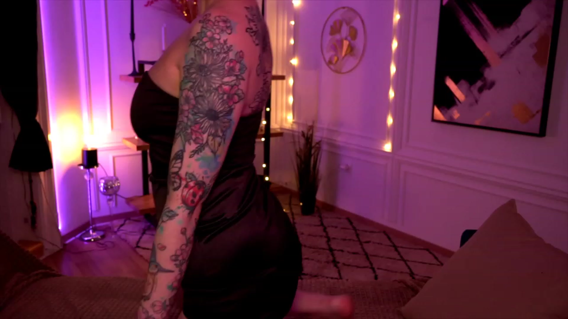 Gallery image thumbnail from lucynutty's myfreecams stream on, 05/30/2023, 15:25 image 4 of 20