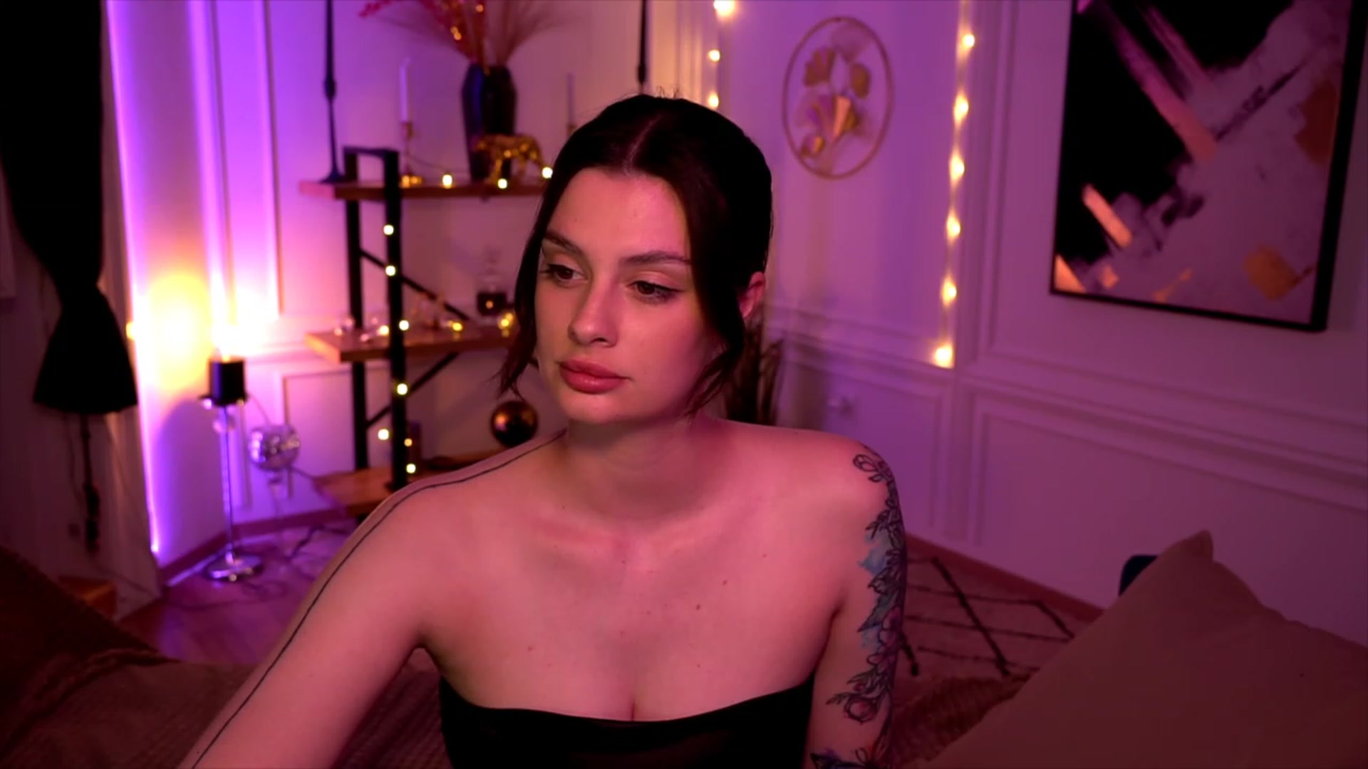 Gallery image thumbnail from lucynutty's myfreecams stream on, 05/30/2023, 17:25 image 16 of 20
