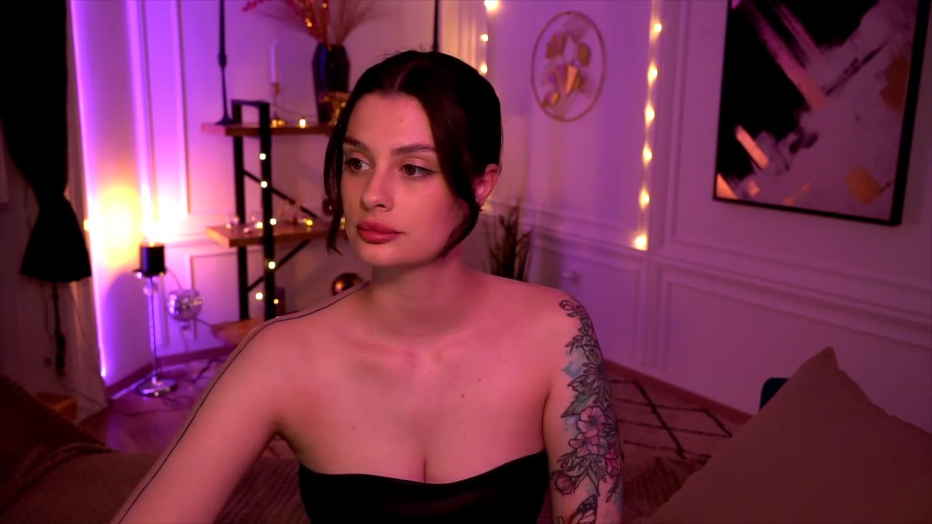 Gallery image thumbnail from lucynutty's myfreecams stream on, 05/30/2023, 17:25 image 3 of 20