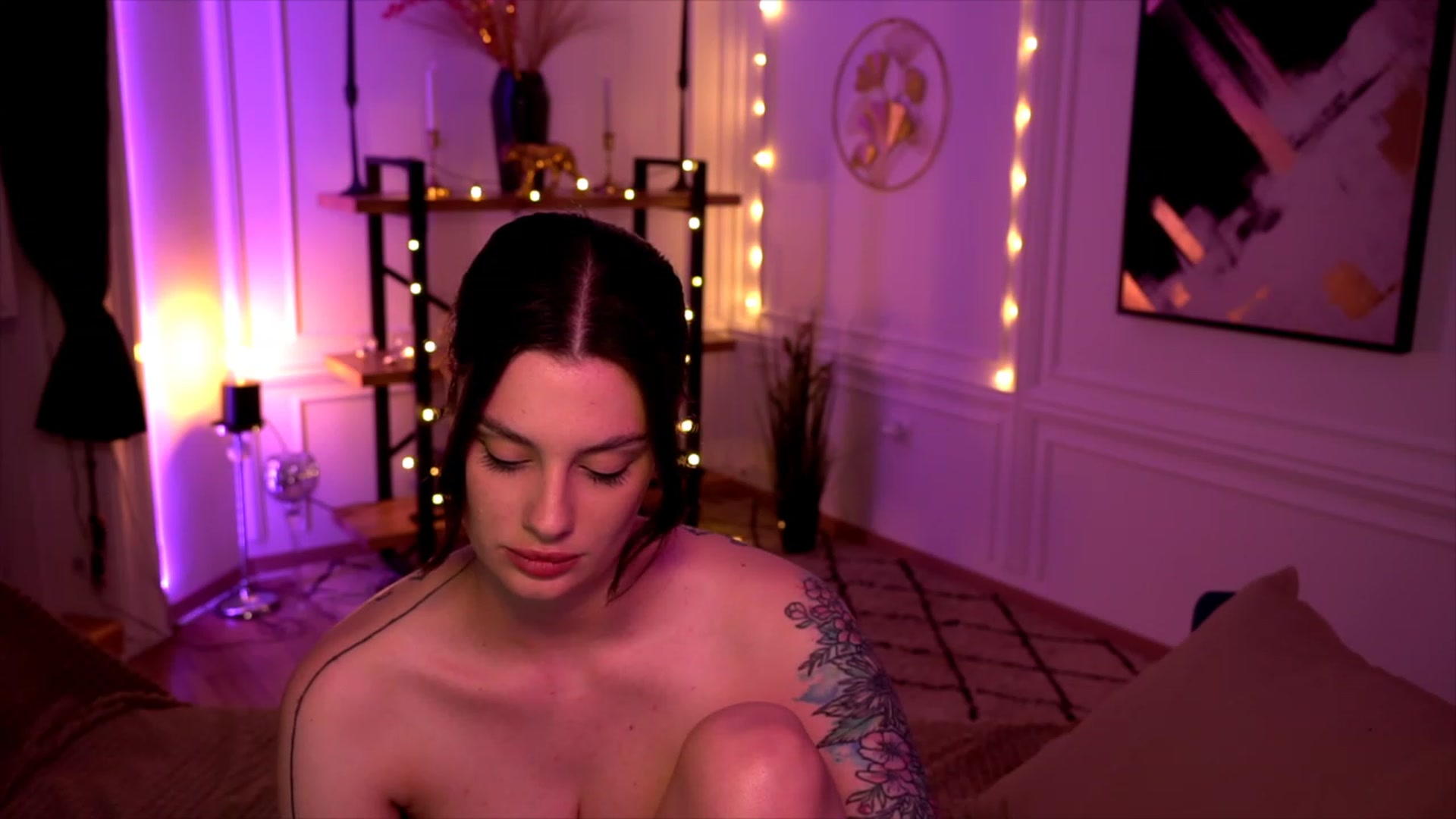 Gallery image thumbnail from lucynutty's myfreecams stream on, 05/30/2023, 17:25 image 19 of 20