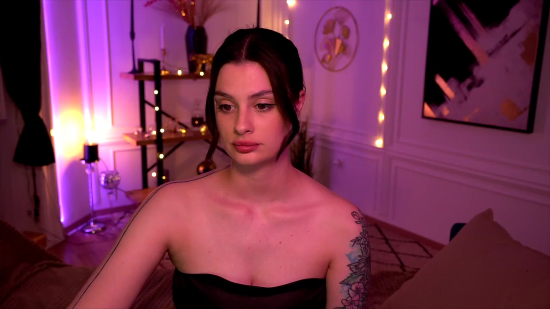 Gallery image thumbnail from lucynutty's myfreecams stream on, 05/30/2023, 17:25 image 6 of 20