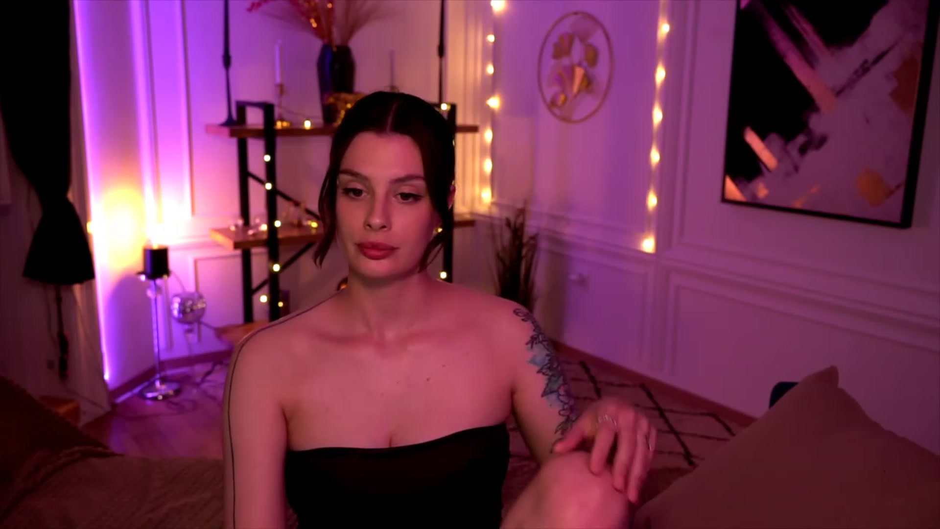 Gallery image thumbnail from lucynutty's myfreecams stream on, 05/30/2023, 17:25 image 18 of 20