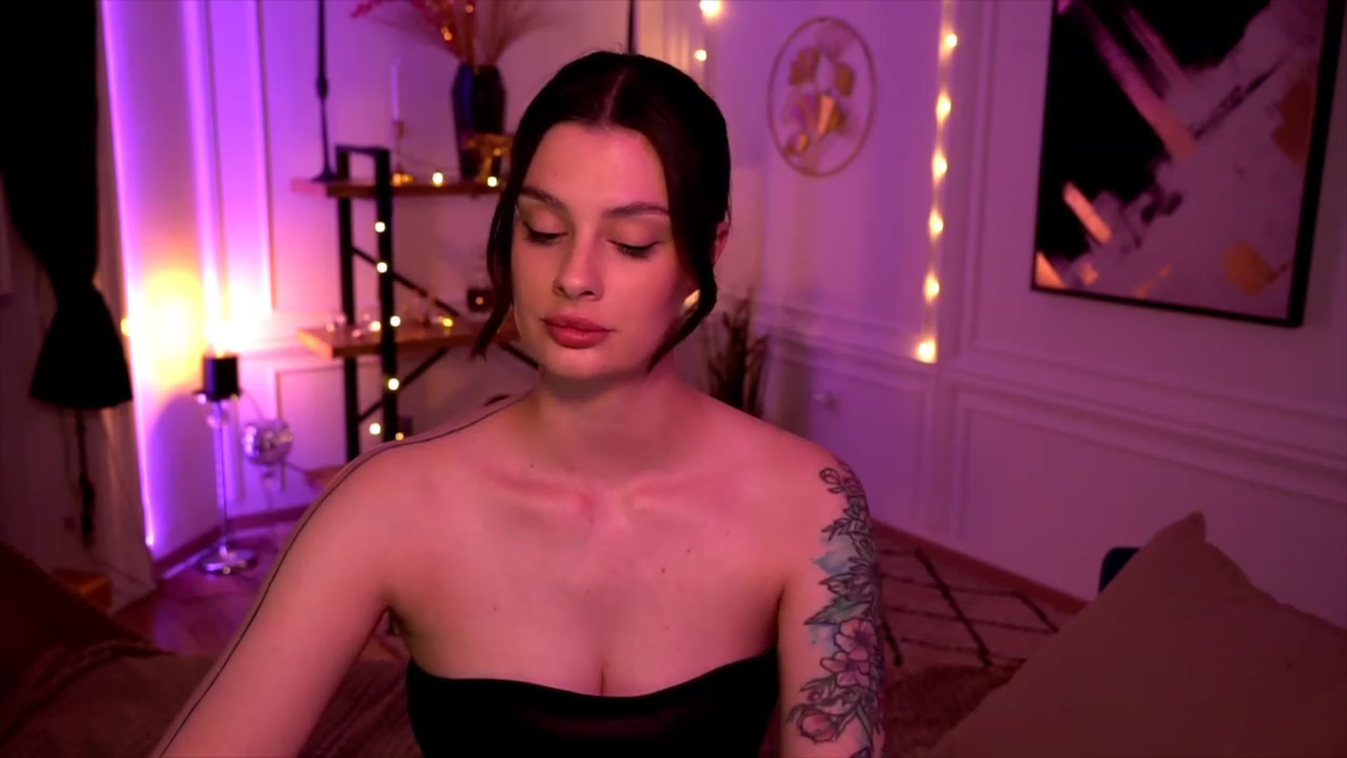 Gallery image thumbnail from lucynutty's myfreecams stream on, 05/30/2023, 17:25 image 5 of 20