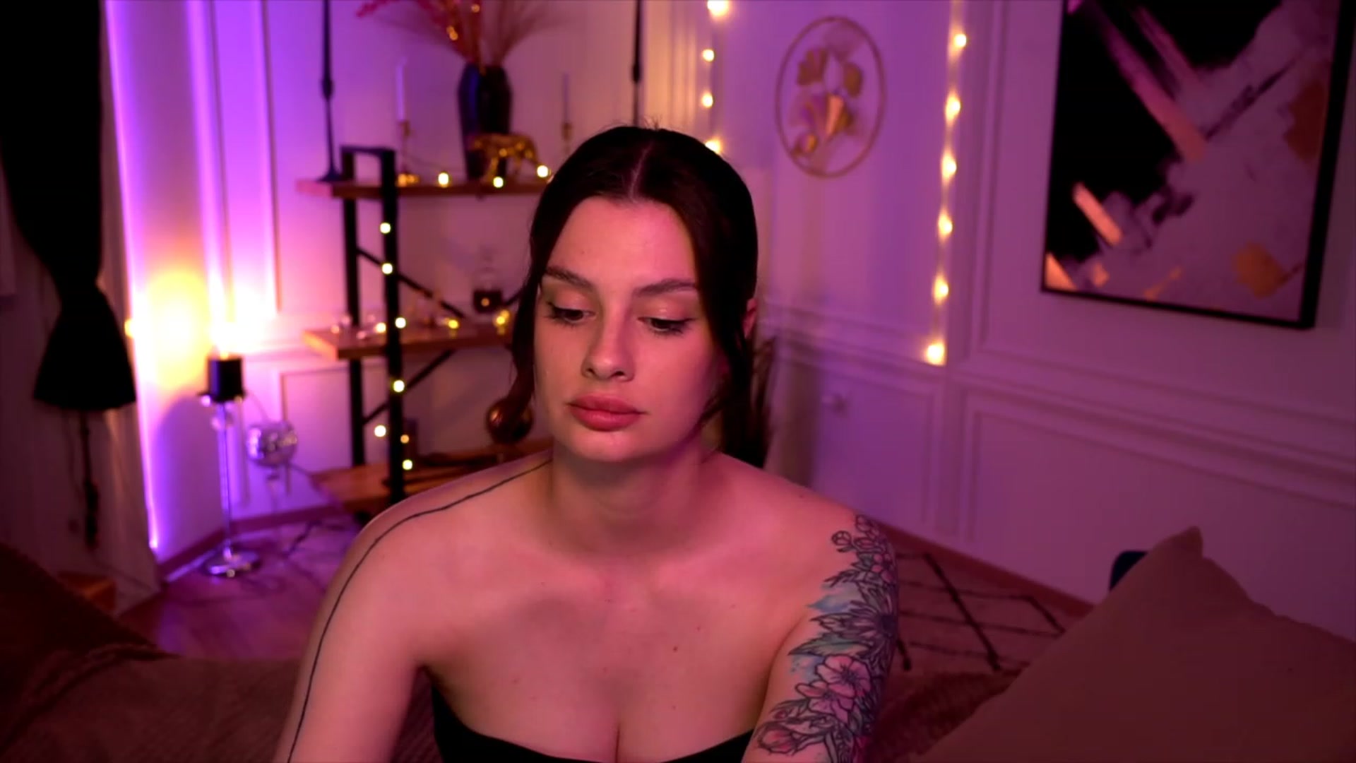 Gallery image thumbnail from lucynutty's myfreecams stream on, 05/30/2023, 17:25 image 15 of 20