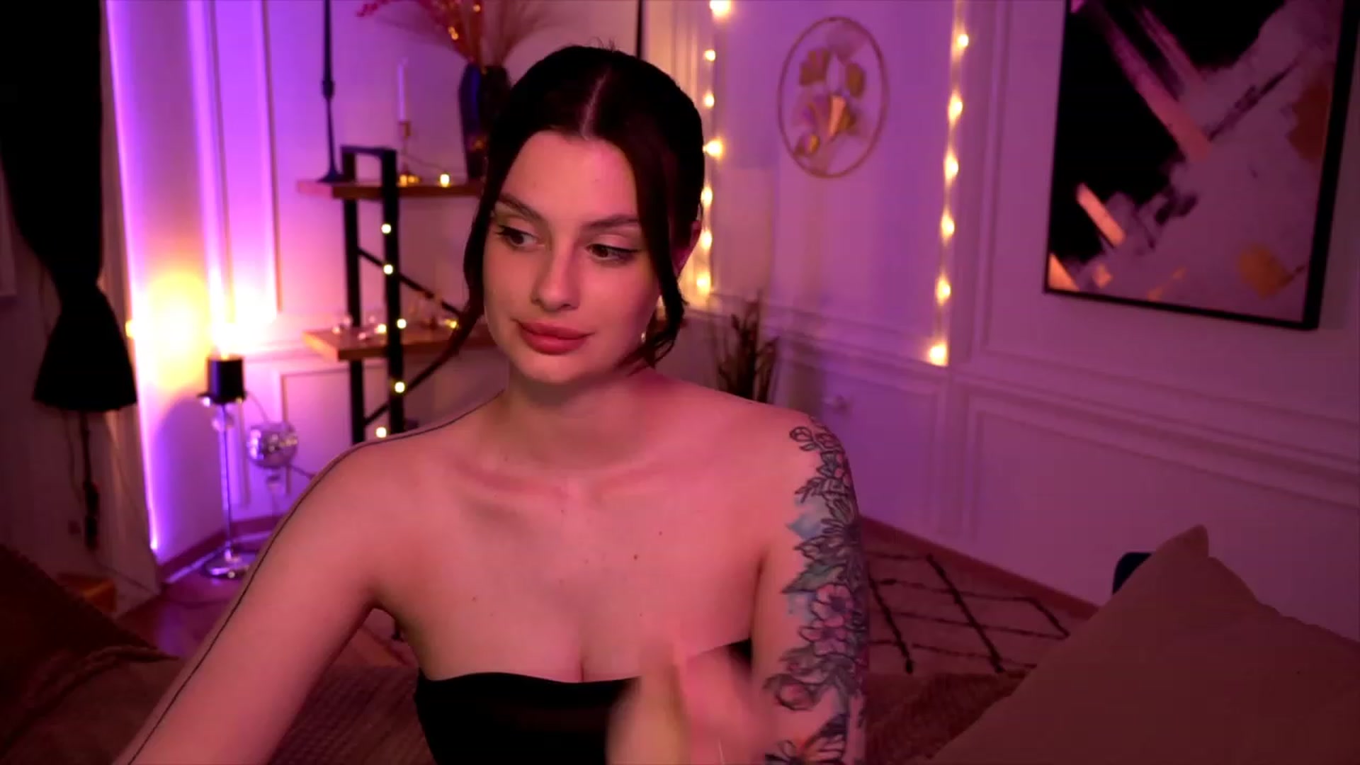 Gallery image thumbnail from lucynutty's myfreecams stream on, 05/30/2023, 17:25 image 10 of 20