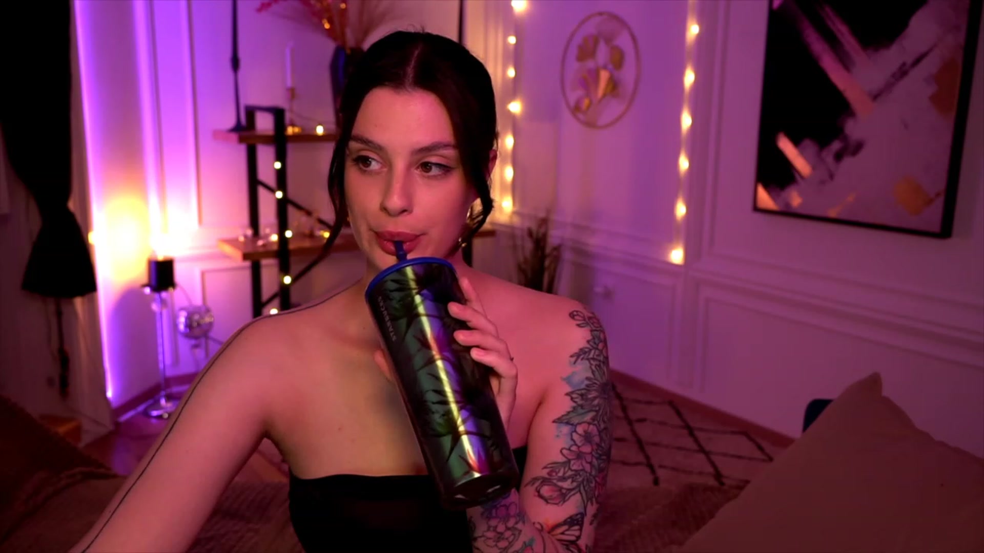 Gallery image thumbnail from lucynutty's myfreecams stream on, 05/30/2023, 17:25 image 4 of 20