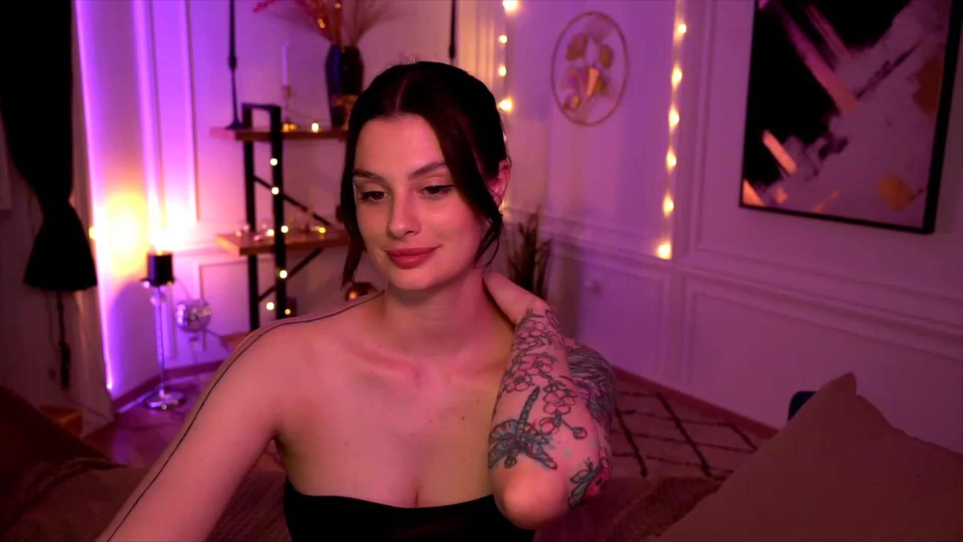 Gallery image thumbnail from lucynutty's myfreecams stream on, 05/30/2023, 17:25 image 11 of 20