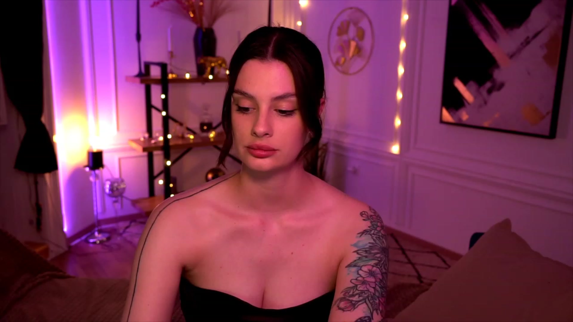Gallery image thumbnail from lucynutty's myfreecams stream on, 05/30/2023, 17:25 image 8 of 20