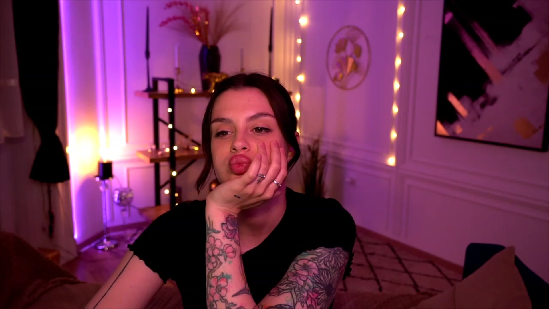 Gallery image thumbnail from lucynutty's myfreecams stream on, 05/30/2023, 19:44 image 5 of 20