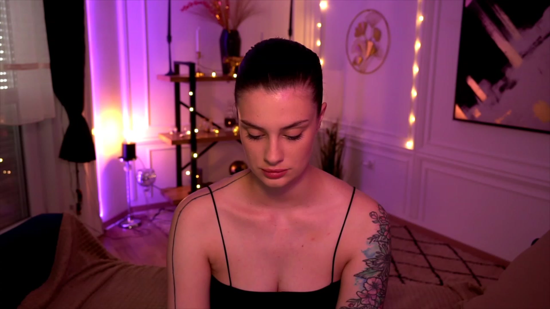 Gallery image thumbnail from lucynutty's myfreecams stream on, 05/31/2023, 19:04 image 1 of 20