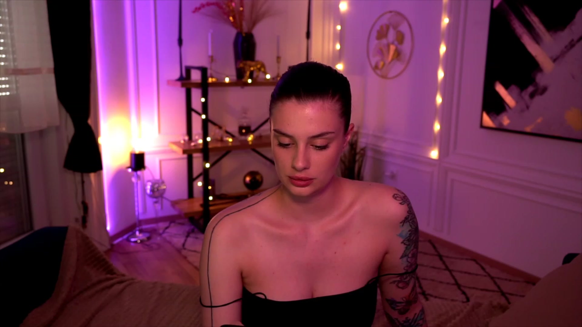Gallery image thumbnail from lucynutty's myfreecams stream on, 05/31/2023, 19:04 image 7 of 20