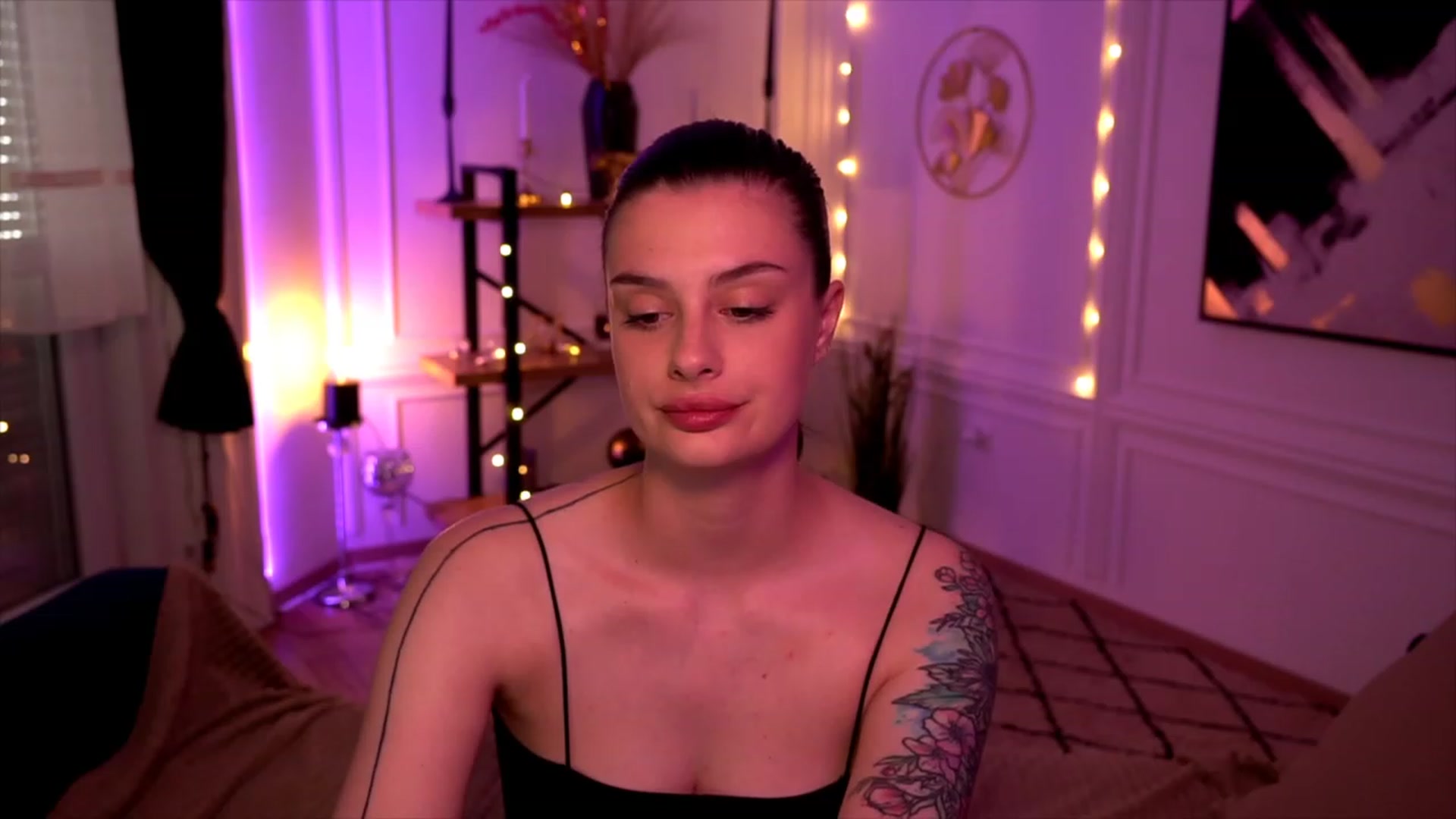 Gallery image thumbnail from lucynutty's myfreecams stream on, 05/31/2023, 19:04 image 4 of 20