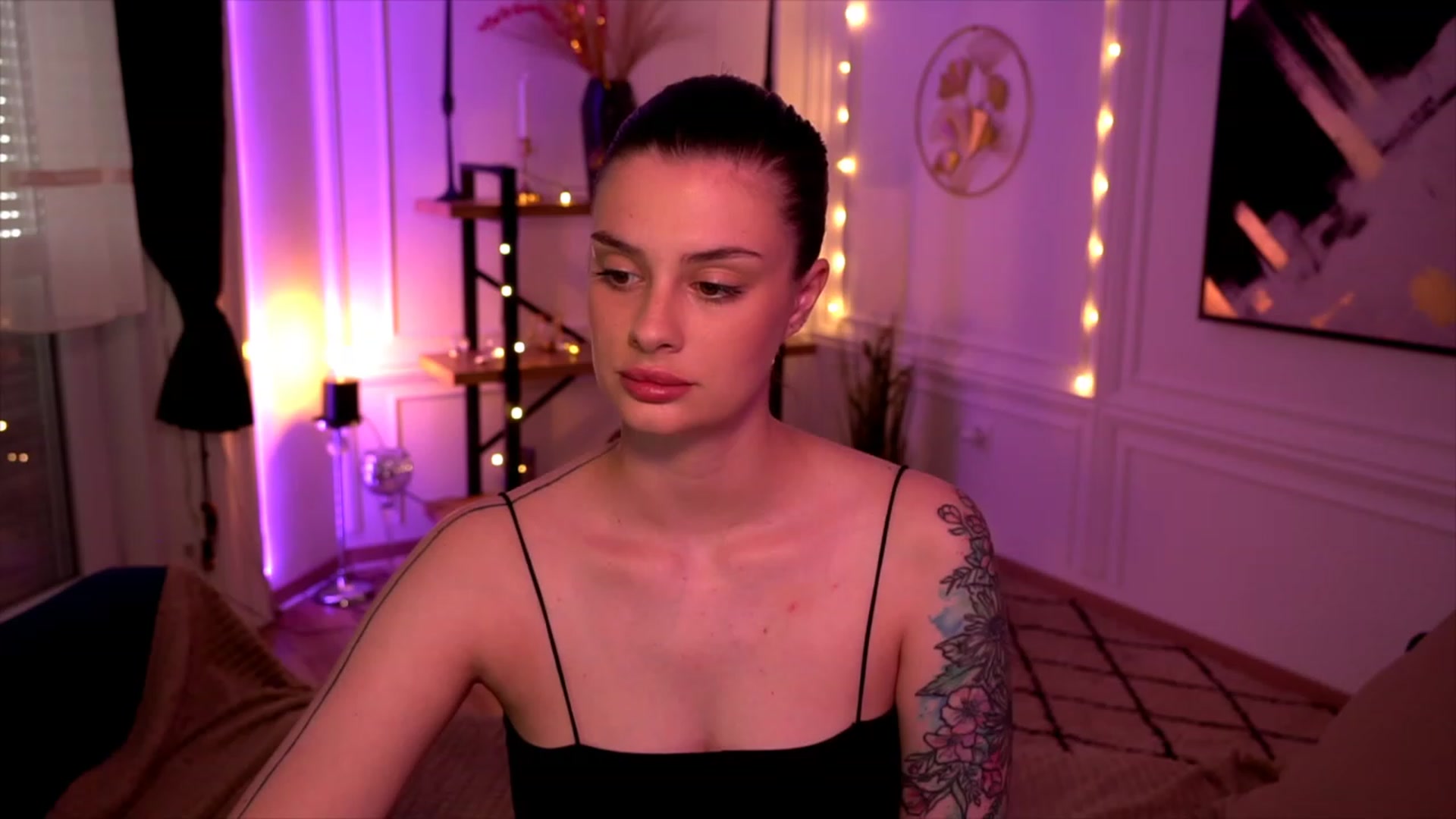 Gallery image thumbnail from lucynutty's myfreecams stream on, 05/31/2023, 19:04 image 2 of 20