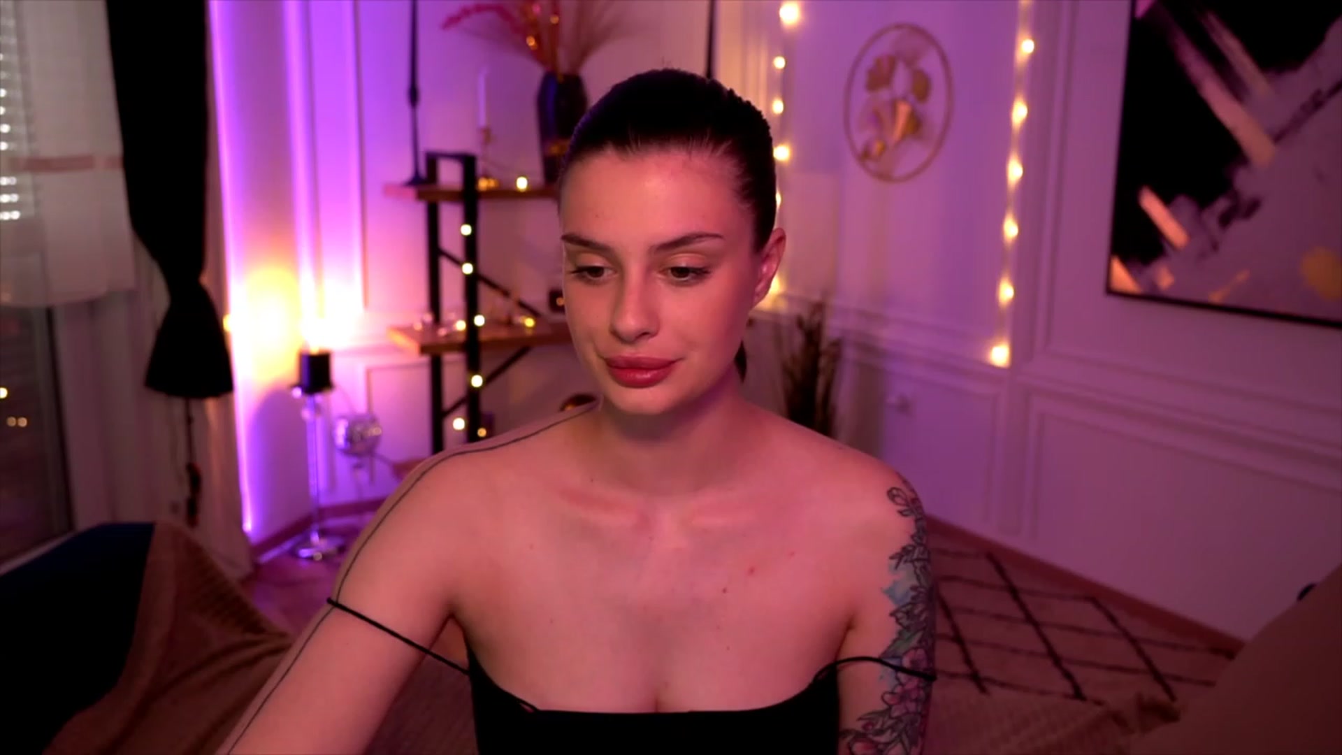 Gallery image thumbnail from lucynutty's myfreecams stream on, 05/31/2023, 19:04 image 3 of 20
