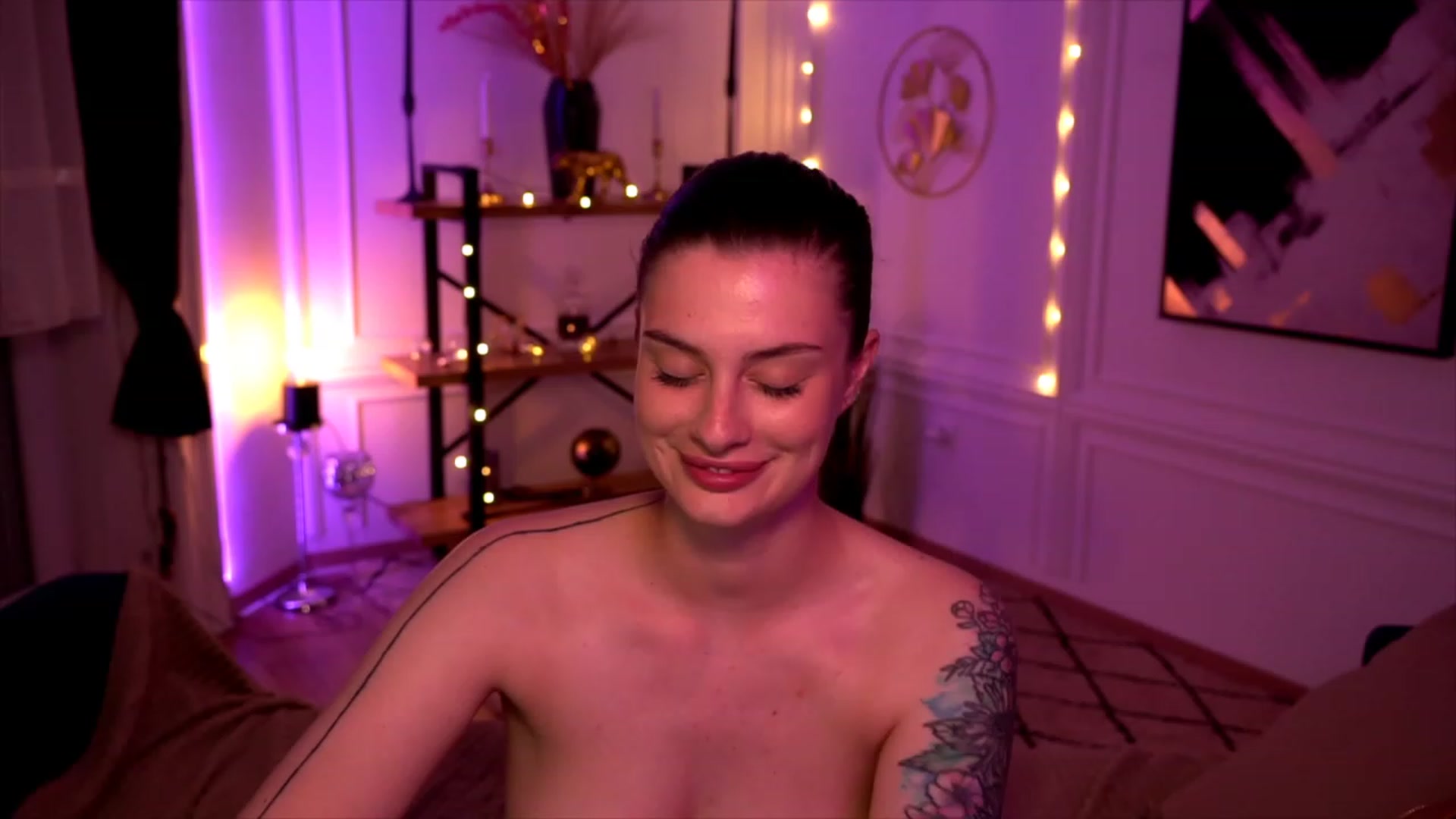 Gallery image thumbnail from lucynutty's myfreecams stream on, 05/31/2023, 20:02 image 6 of 20