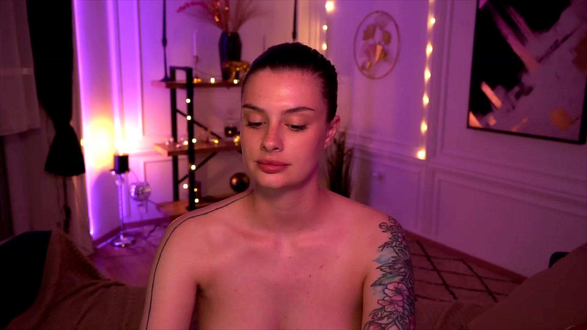 Gallery image thumbnail from lucynutty's myfreecams stream on, 05/31/2023, 20:02 image 9 of 20