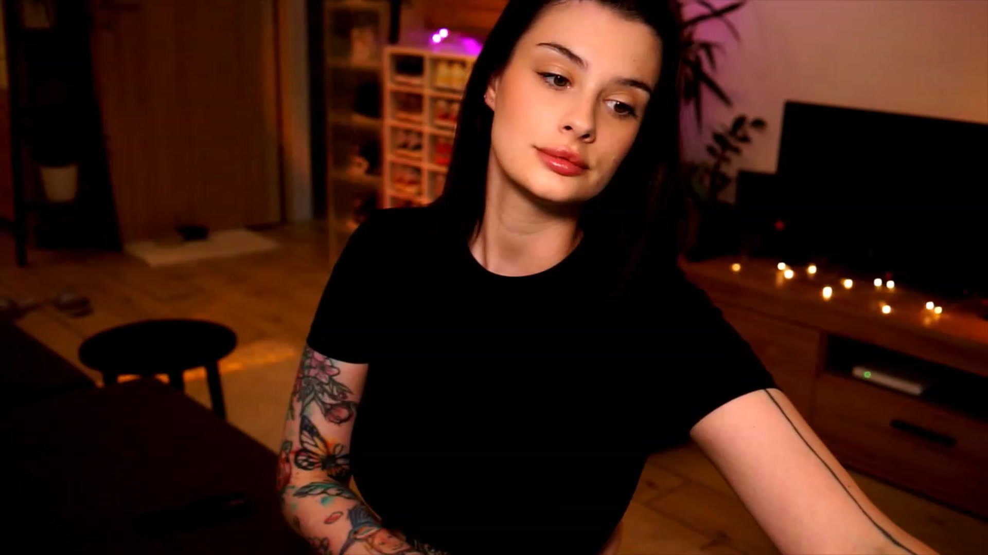 Gallery image thumbnail from lucynutty's myfreecams stream on, 06/04/2023, 15:14 image 2 of 20