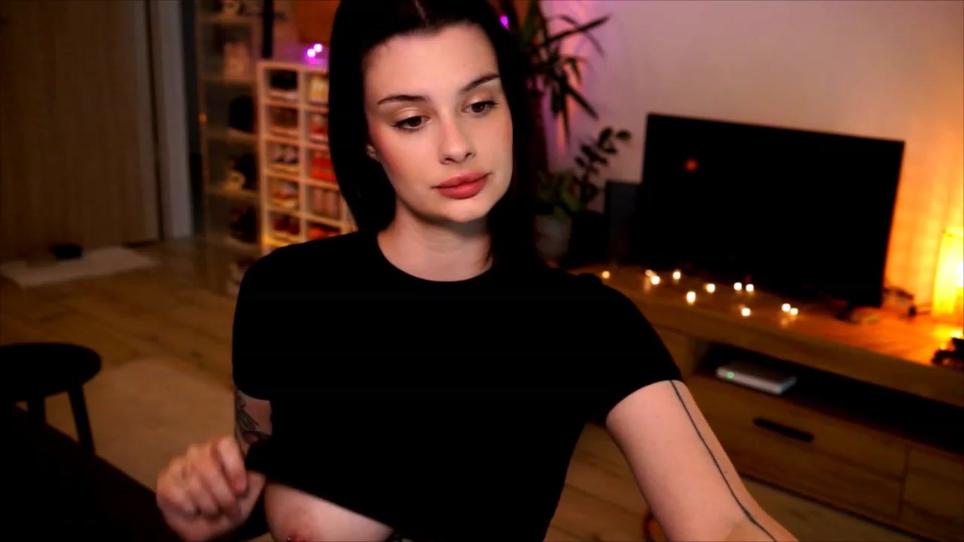 Gallery image thumbnail from lucynutty's myfreecams stream on, 06/04/2023, 16:24 image 4 of 20