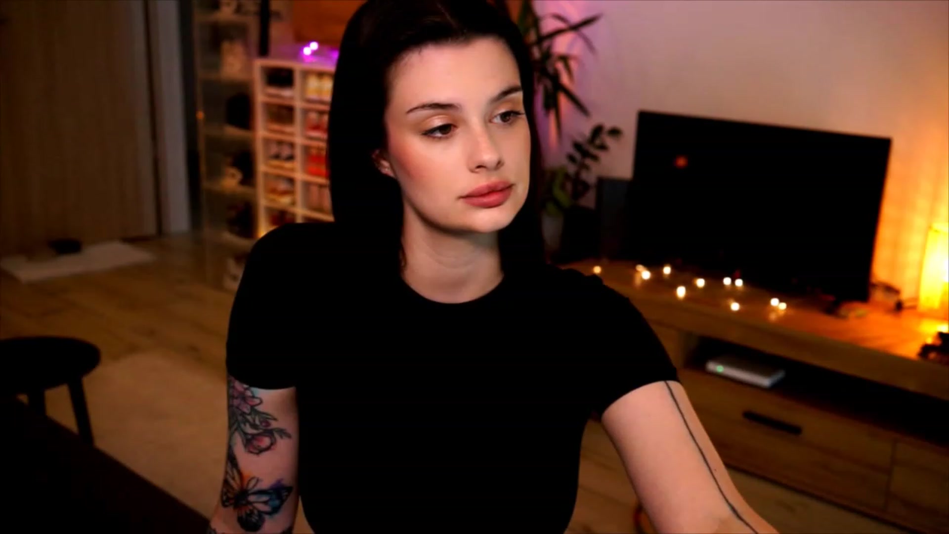 Gallery image thumbnail from lucynutty's myfreecams stream on, 06/04/2023, 16:24 image 12 of 20