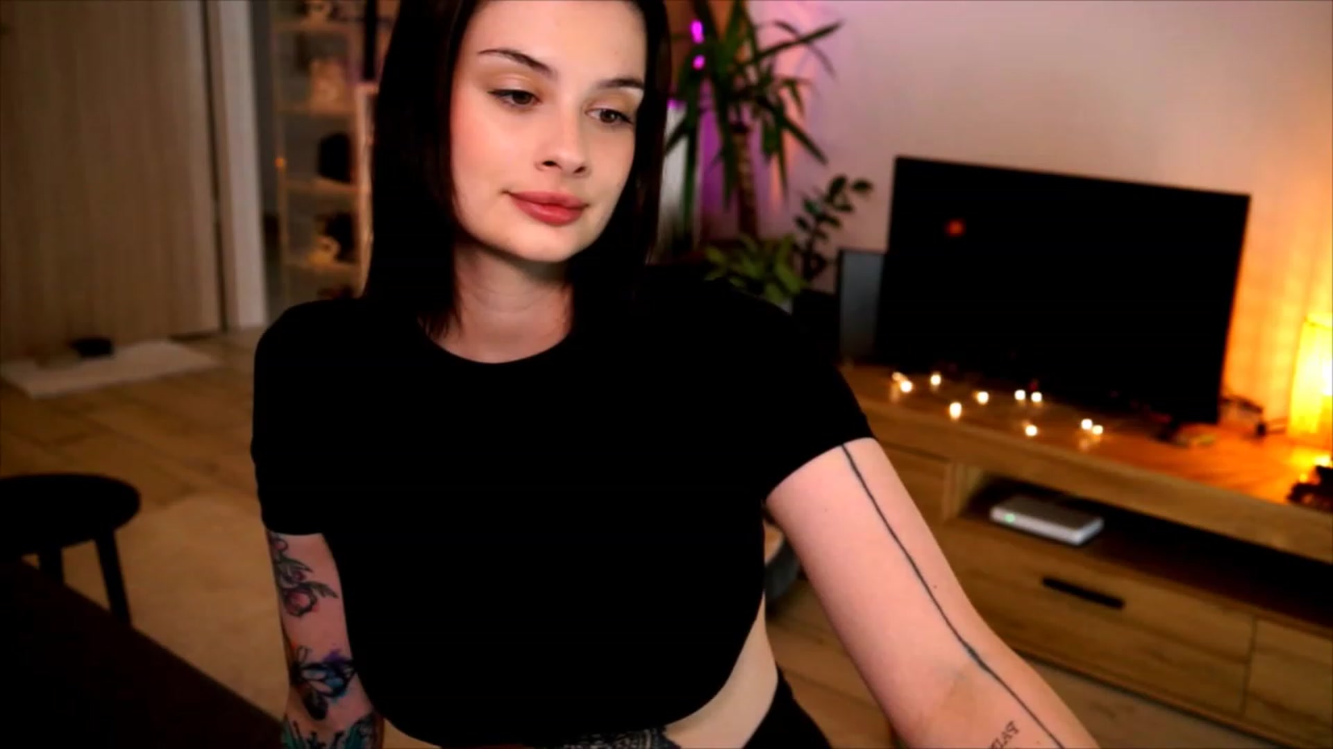 Gallery image thumbnail from lucynutty's myfreecams stream on, 06/04/2023, 16:24 image 8 of 20