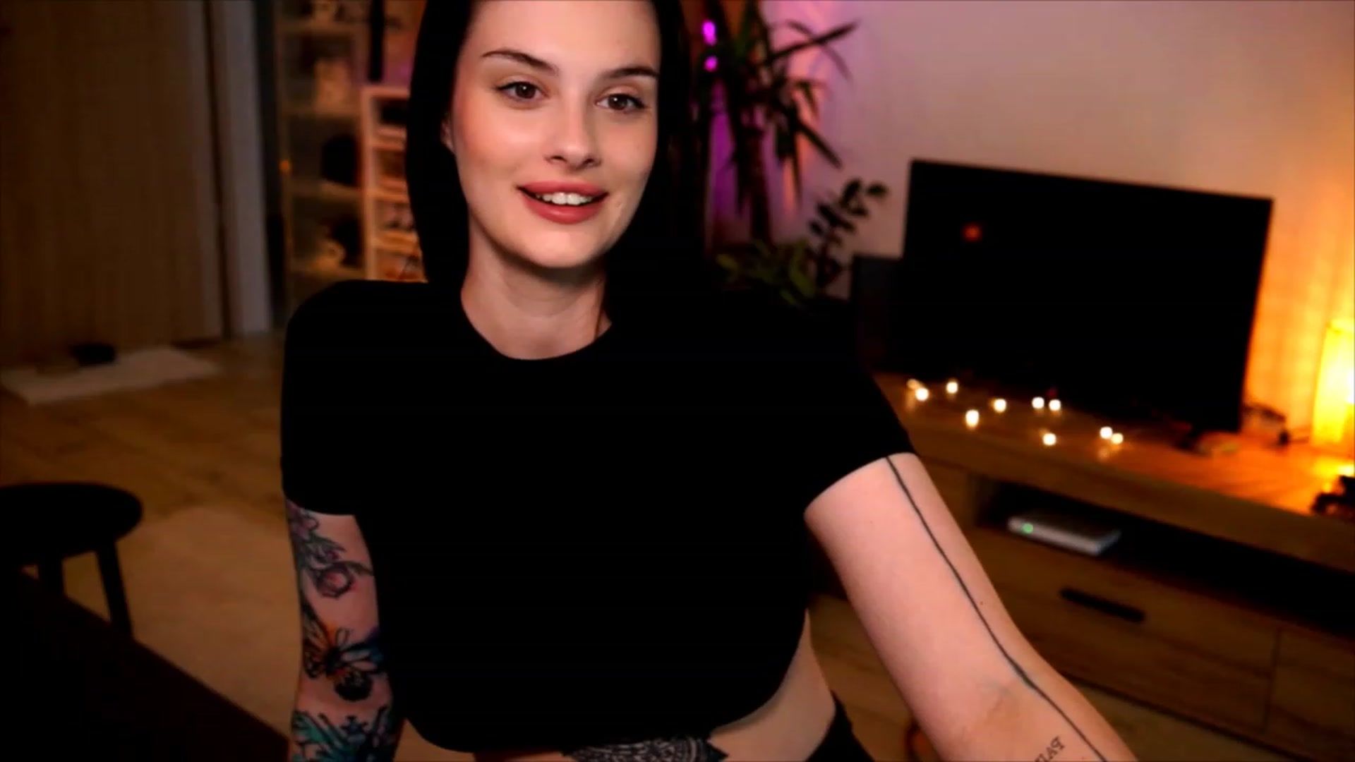 Gallery image thumbnail from lucynutty's myfreecams stream on, 06/04/2023, 16:24 image 3 of 20