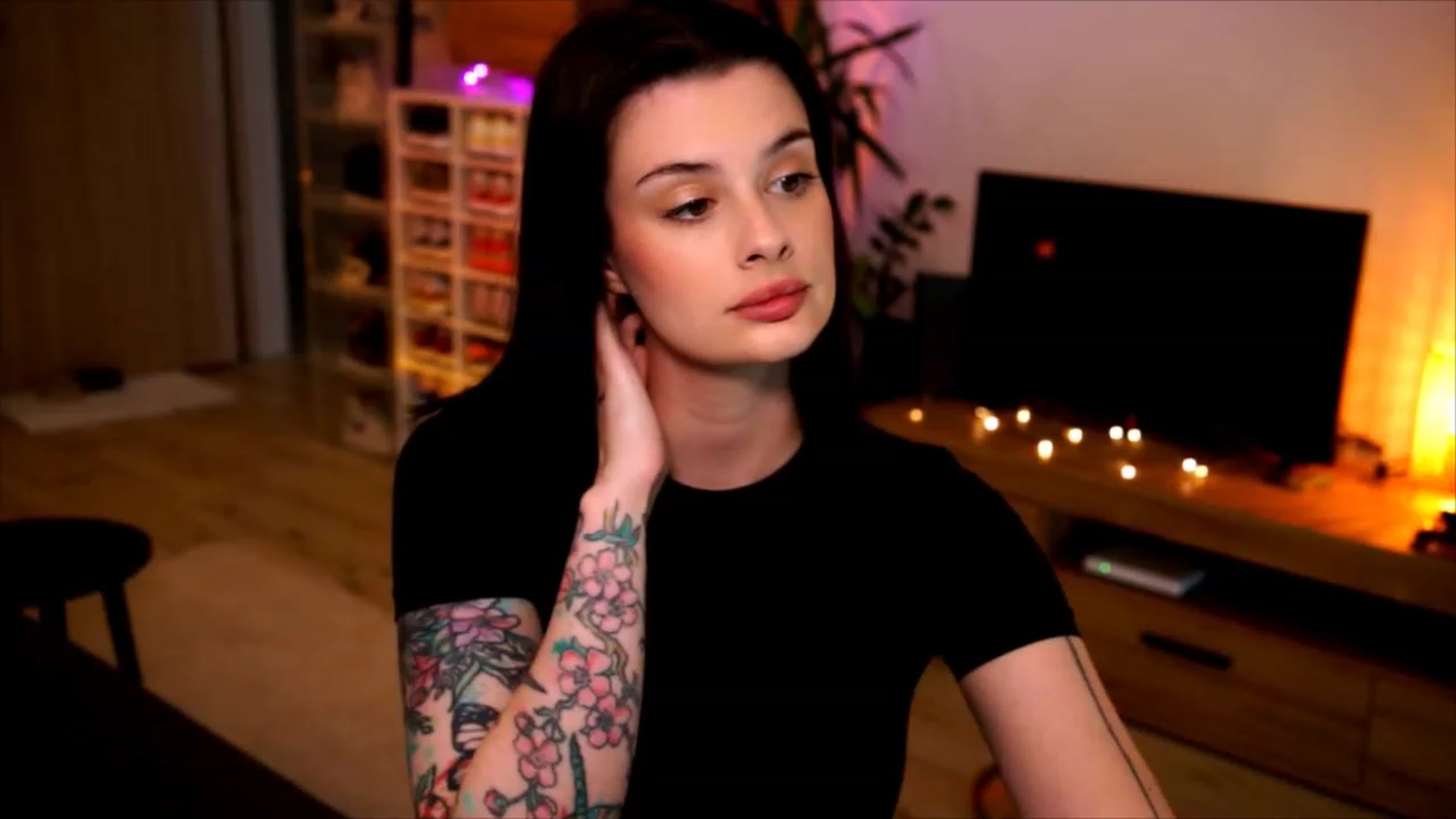 Gallery image thumbnail from lucynutty's myfreecams stream on, 06/04/2023, 16:24 image 14 of 20