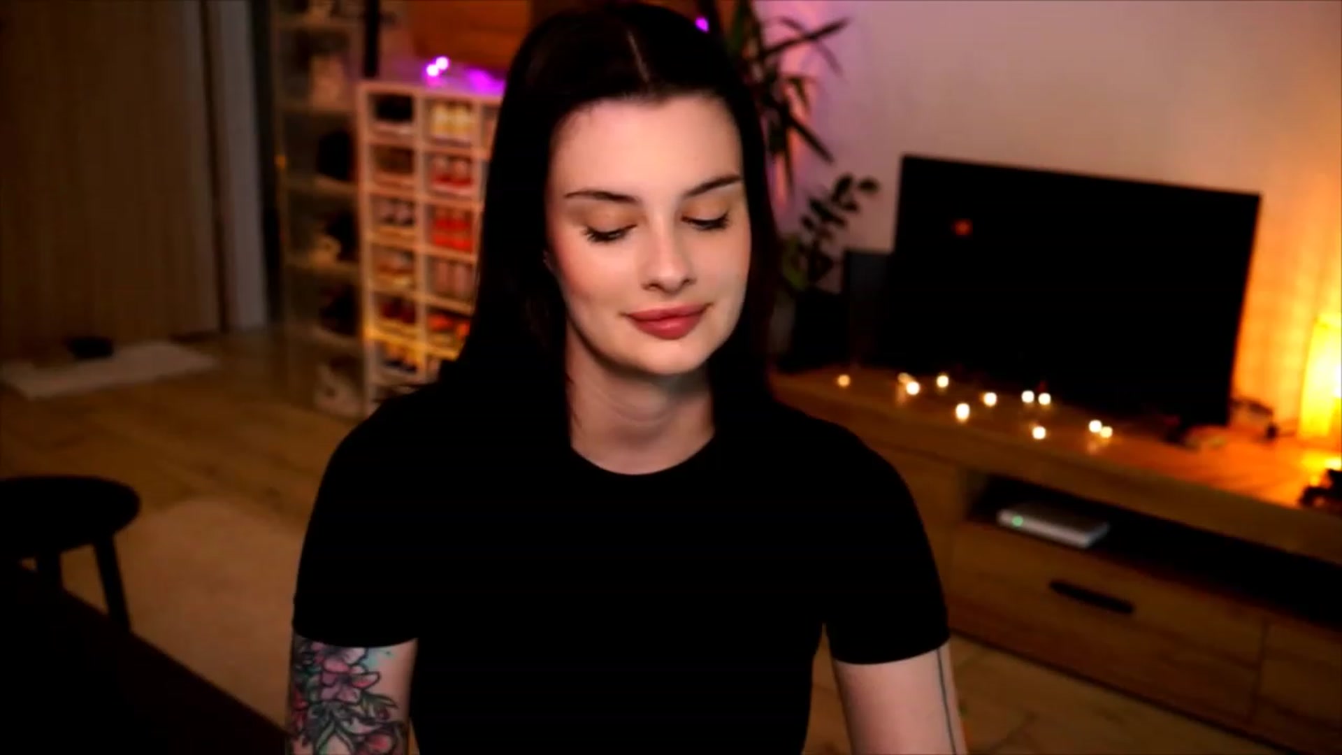 Gallery image thumbnail from lucynutty's myfreecams stream on, 06/04/2023, 16:24 image 17 of 20