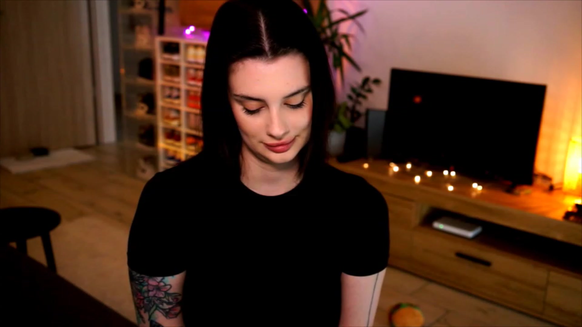 Gallery image thumbnail from lucynutty's myfreecams stream on, 06/04/2023, 16:24 image 7 of 20