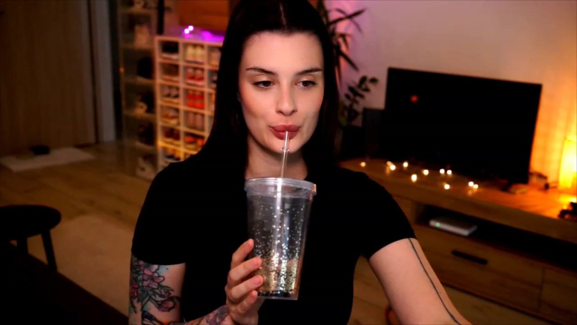 Gallery image thumbnail from lucynutty's myfreecams stream on, 06/04/2023, 16:24 image 15 of 20