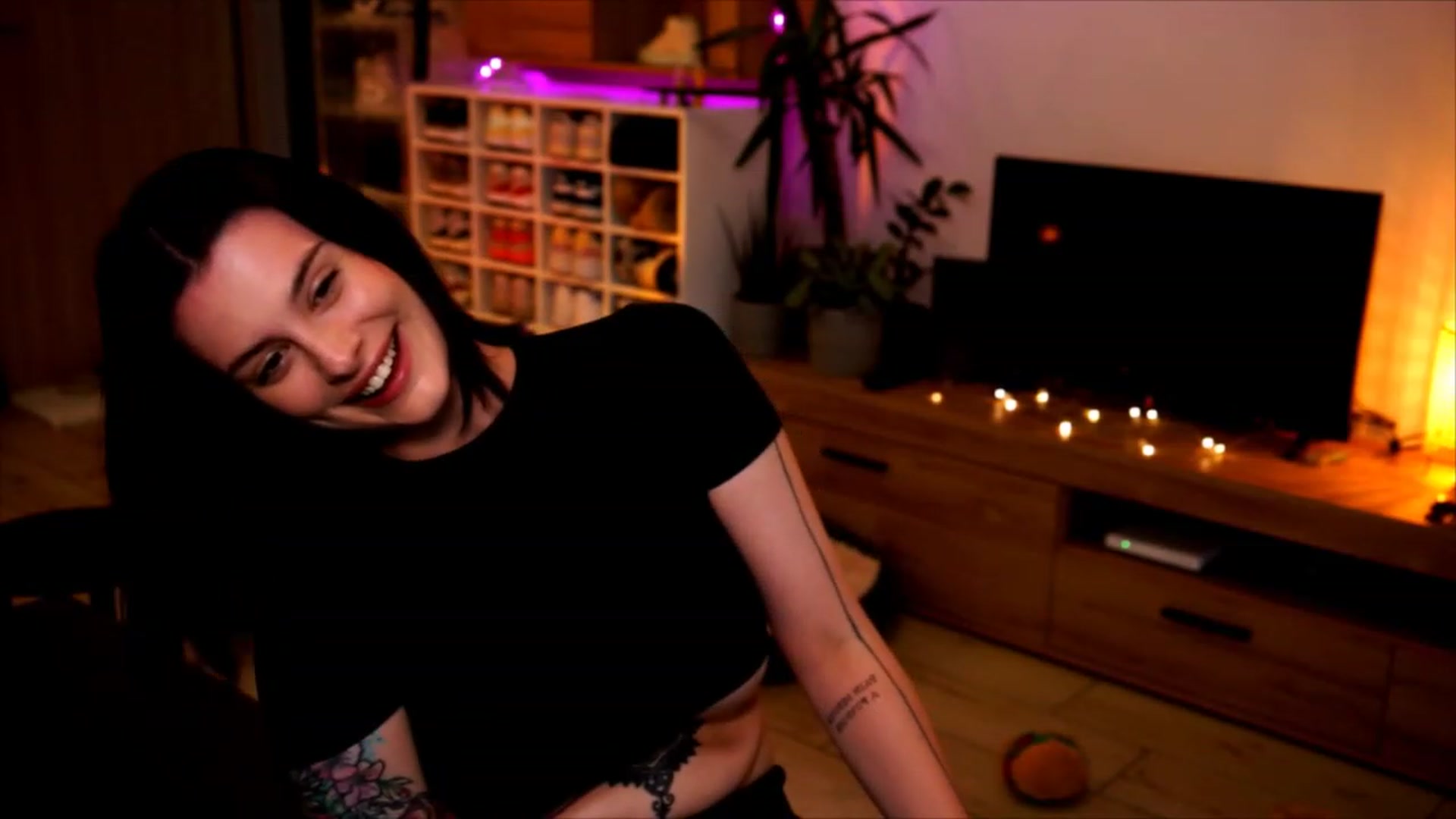 Gallery image thumbnail from lucynutty's myfreecams stream on, 06/04/2023, 17:17 image 18 of 20