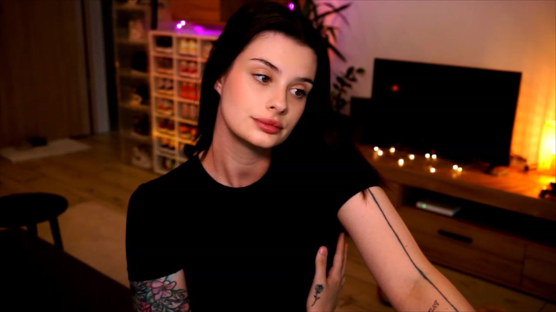 Gallery image thumbnail from lucynutty's myfreecams stream on, 06/04/2023, 17:17 image 12 of 20