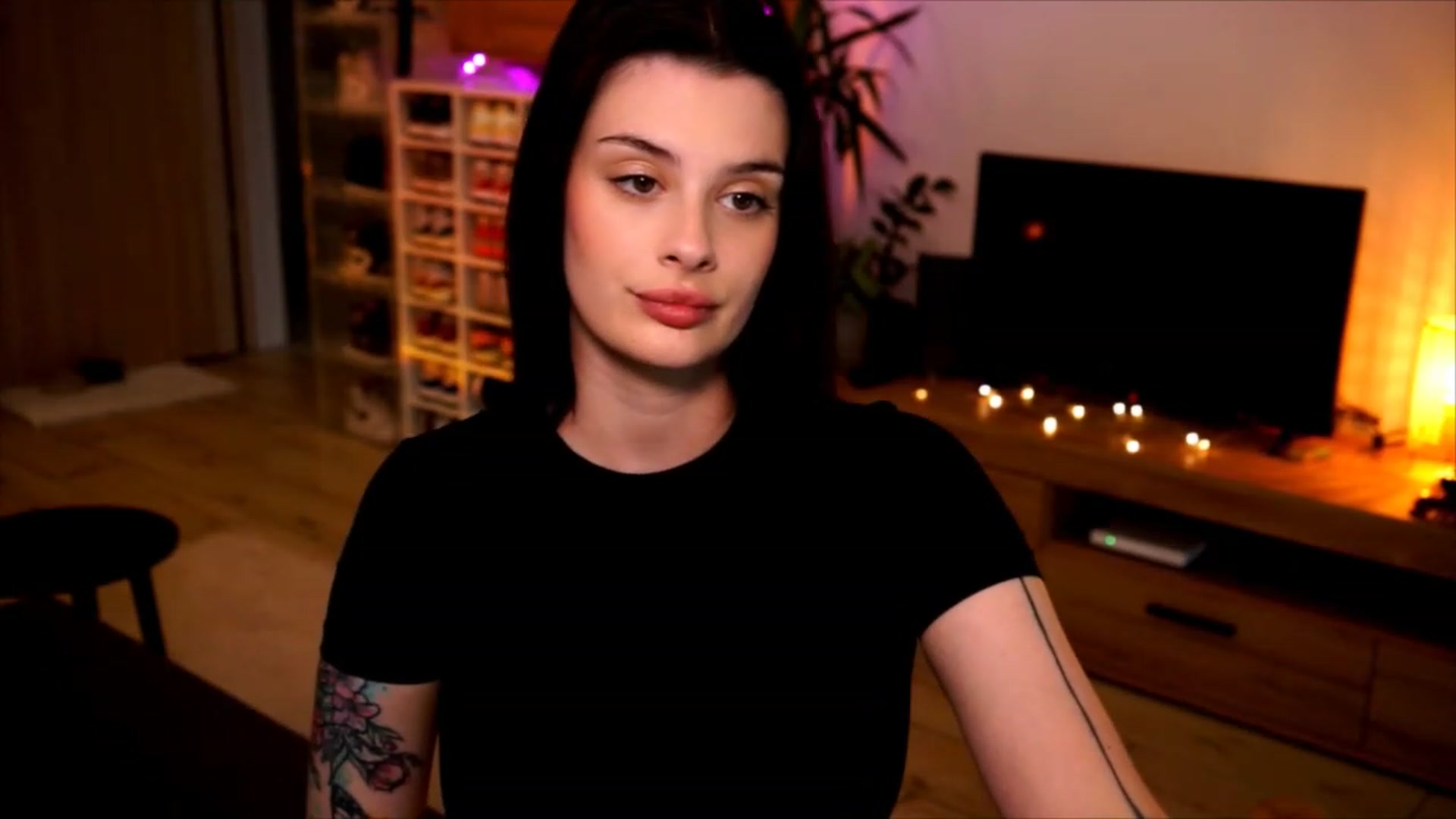 Gallery image thumbnail from lucynutty's myfreecams stream on, 06/04/2023, 17:17 image 11 of 20