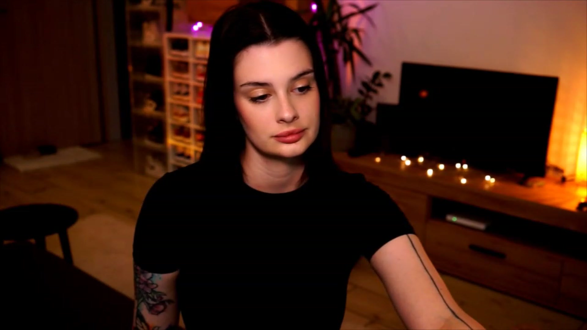 Gallery image thumbnail from lucynutty's myfreecams stream on, 06/04/2023, 17:17 image 20 of 20