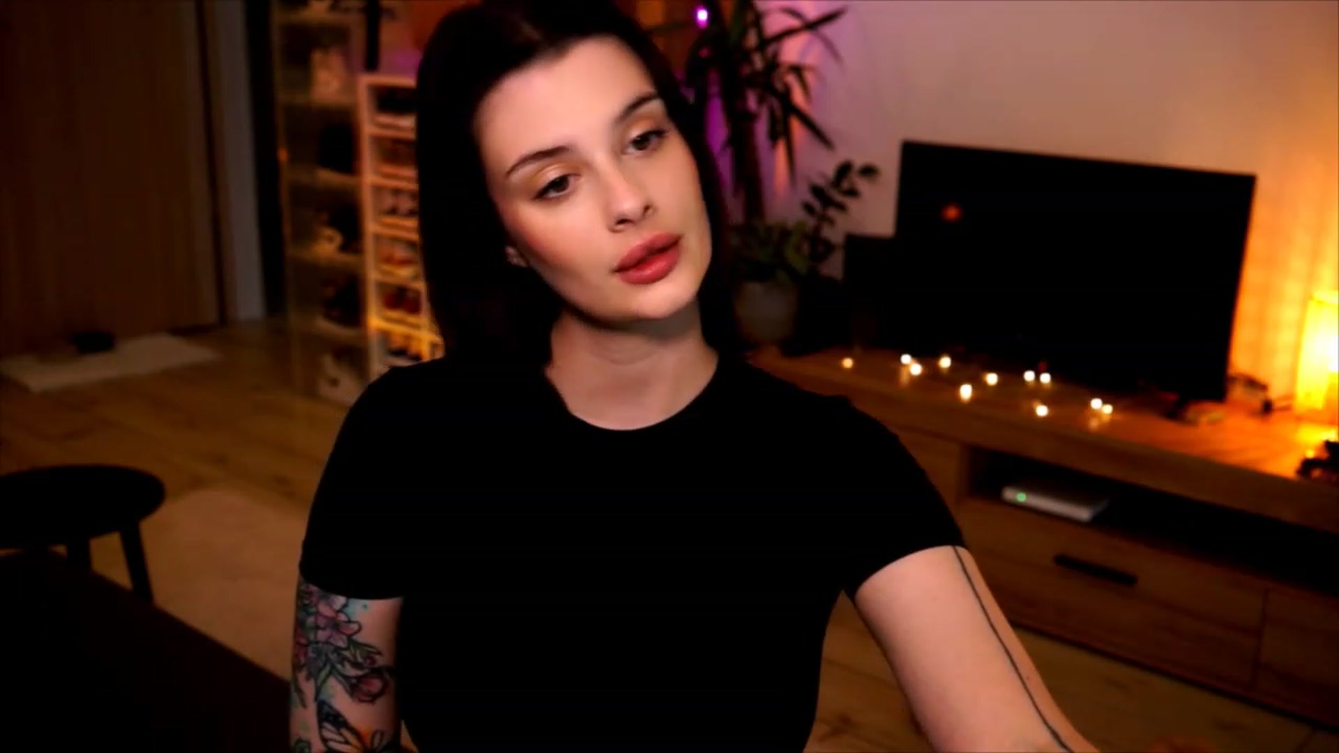 Gallery image thumbnail from lucynutty's myfreecams stream on, 06/04/2023, 17:17 image 13 of 20