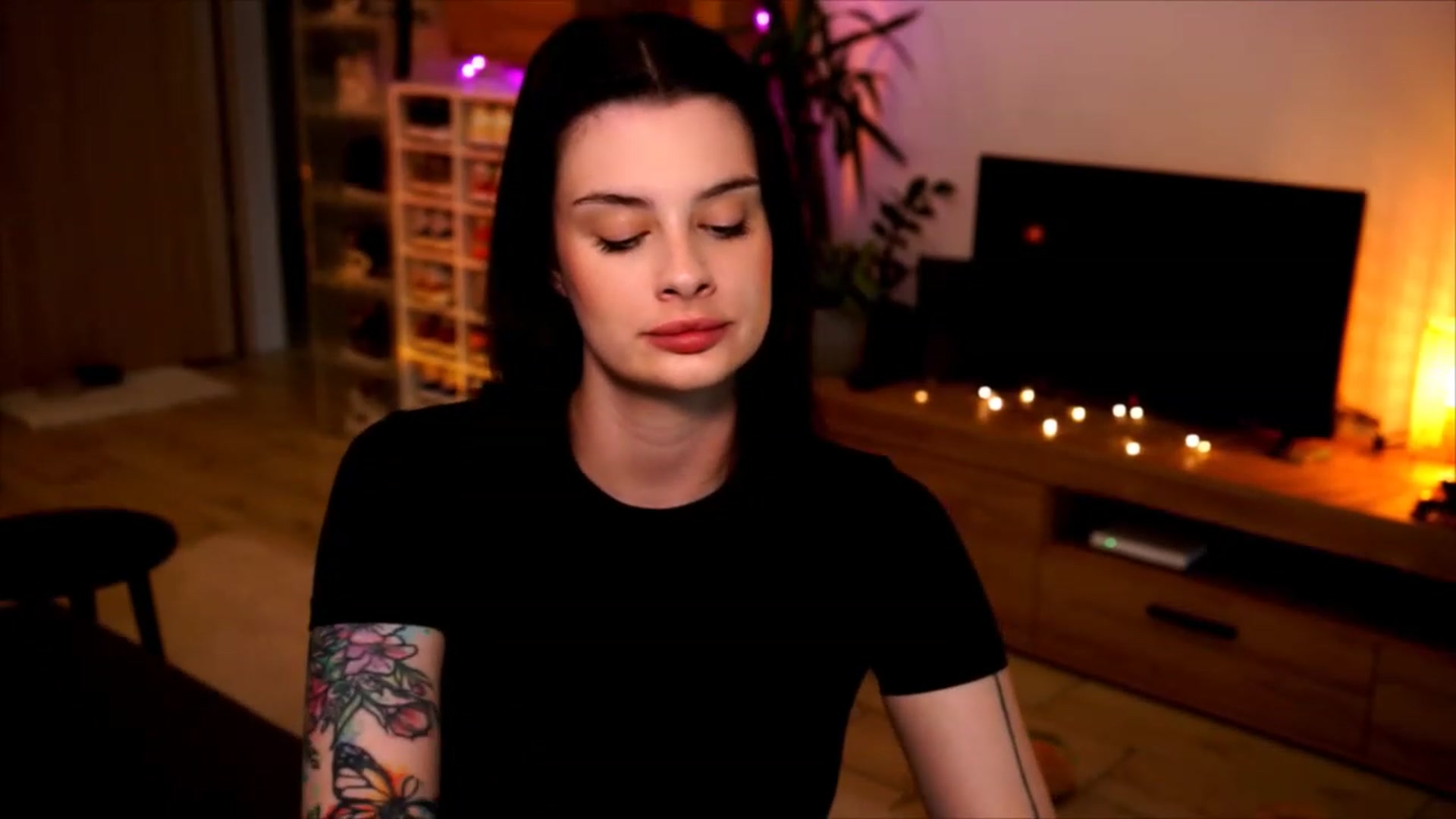 Gallery image thumbnail from lucynutty's myfreecams stream on, 06/04/2023, 17:17 image 10 of 20