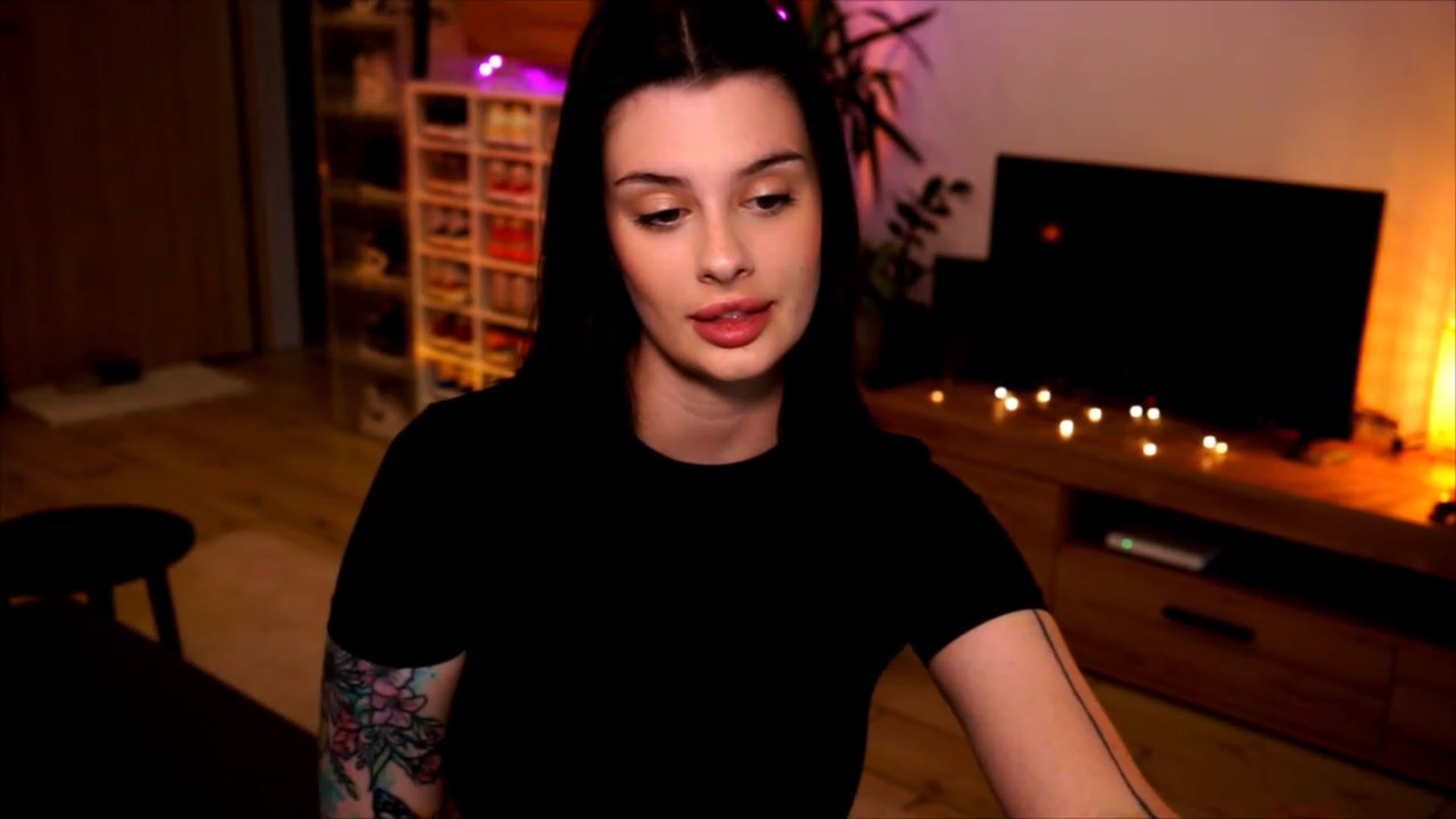 Gallery image thumbnail from lucynutty's myfreecams stream on, 06/04/2023, 17:17 image 17 of 20