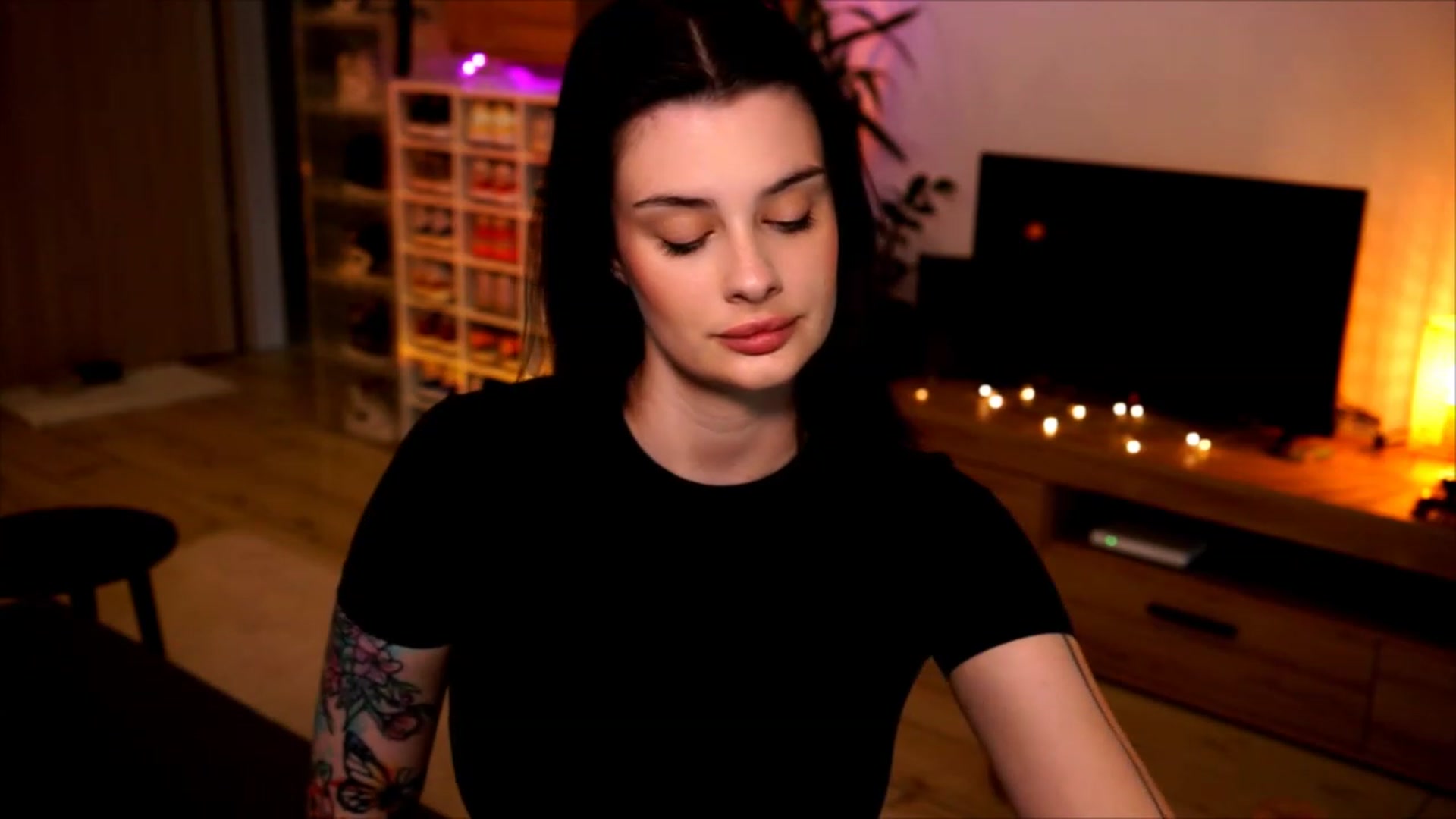 Gallery image thumbnail from lucynutty's myfreecams stream on, 06/04/2023, 17:17 image 9 of 20