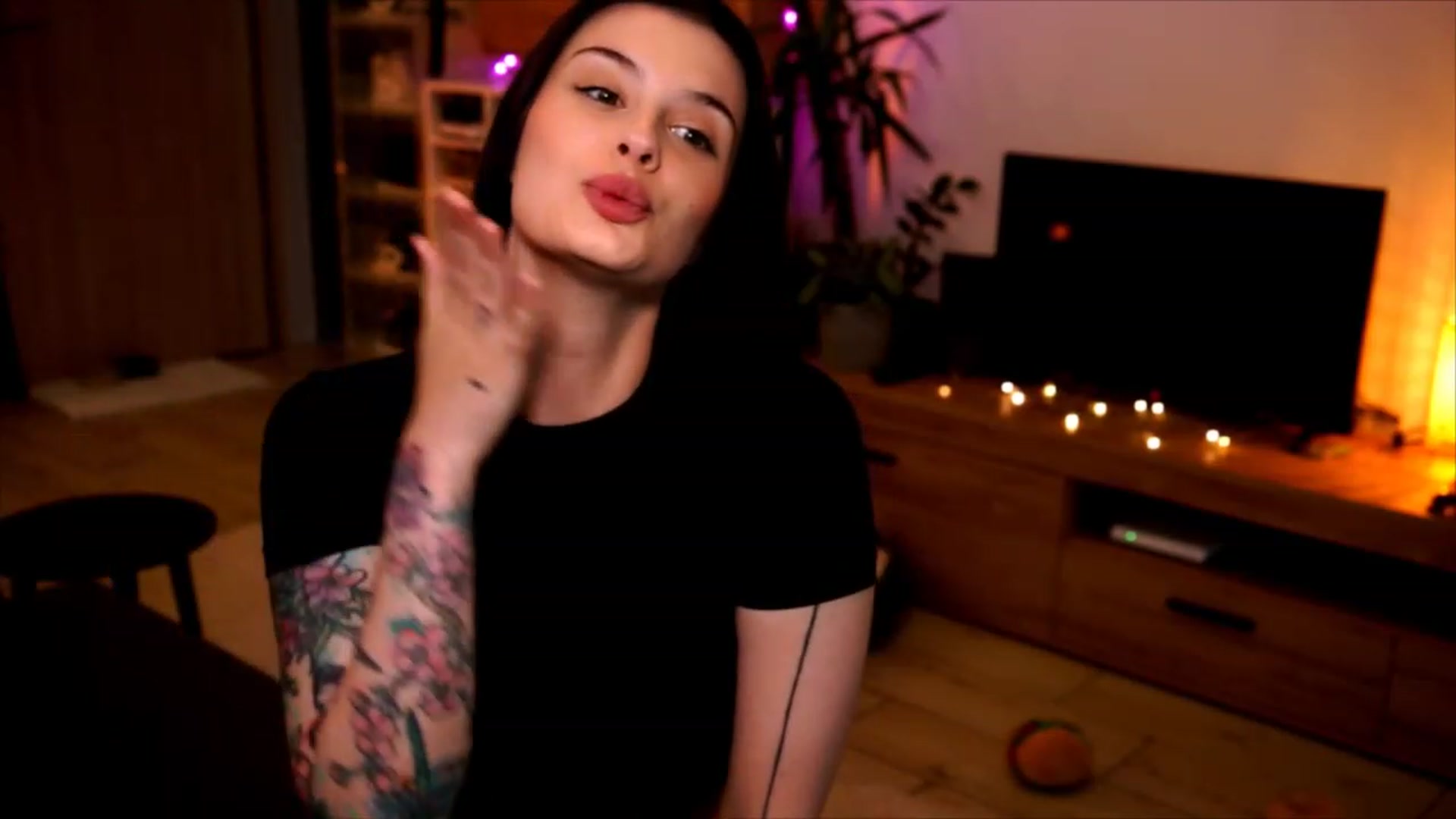 Gallery image thumbnail from lucynutty's myfreecams stream on, 06/04/2023, 17:17 image 4 of 20