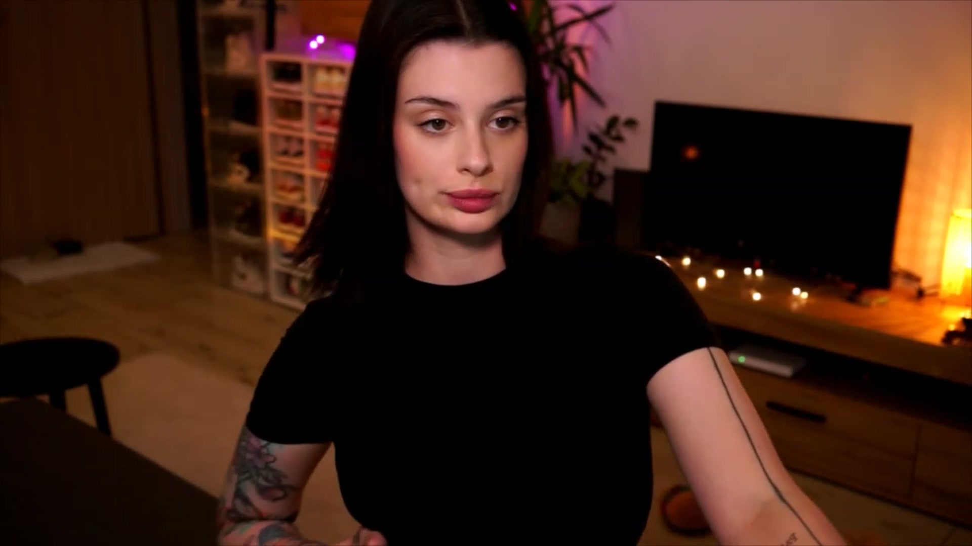 Gallery image thumbnail from lucynutty's myfreecams stream on, 06/04/2023, 17:55 image 12 of 20
