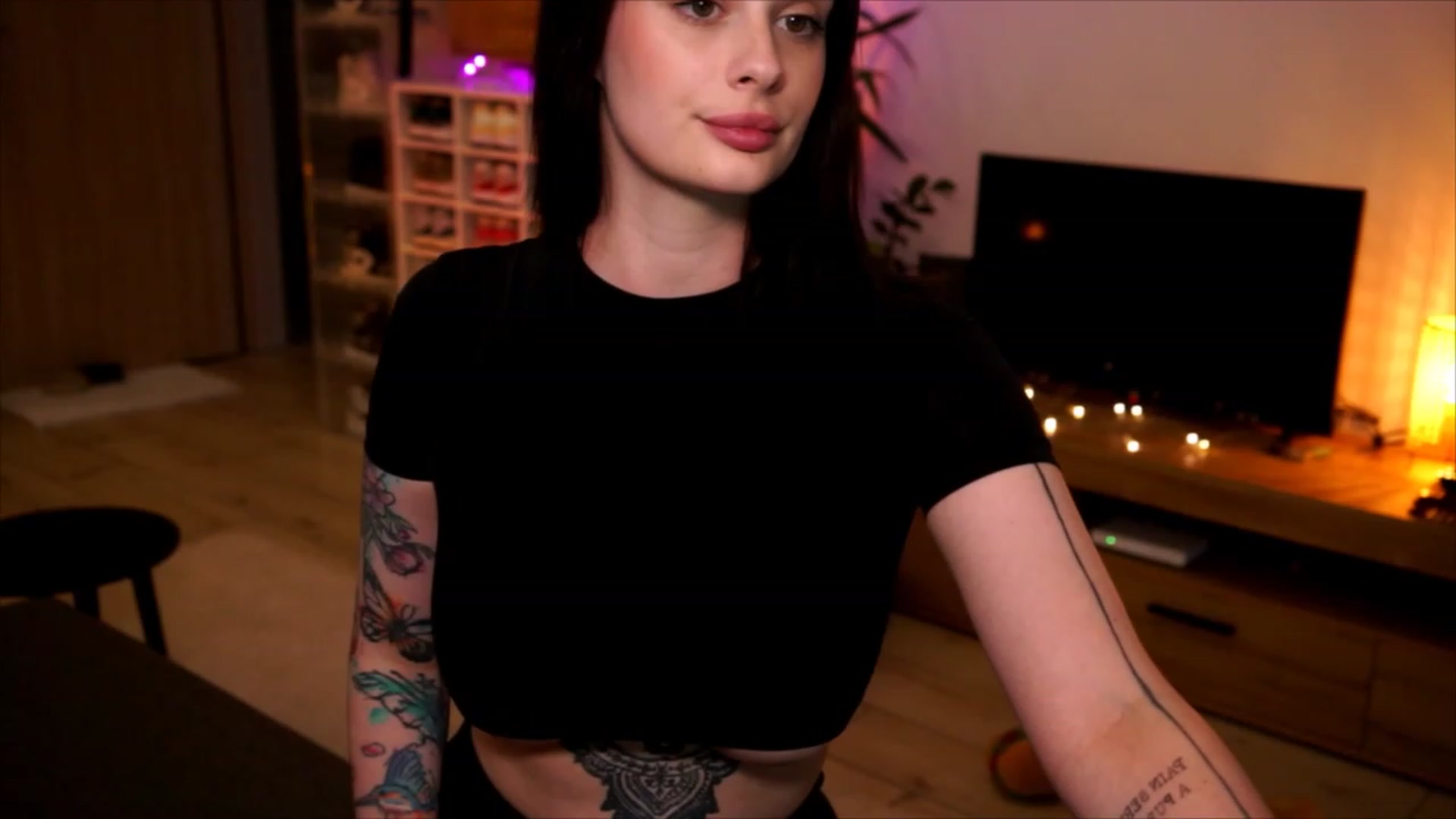 Gallery image thumbnail from lucynutty's myfreecams stream on, 06/04/2023, 17:55 image 3 of 20