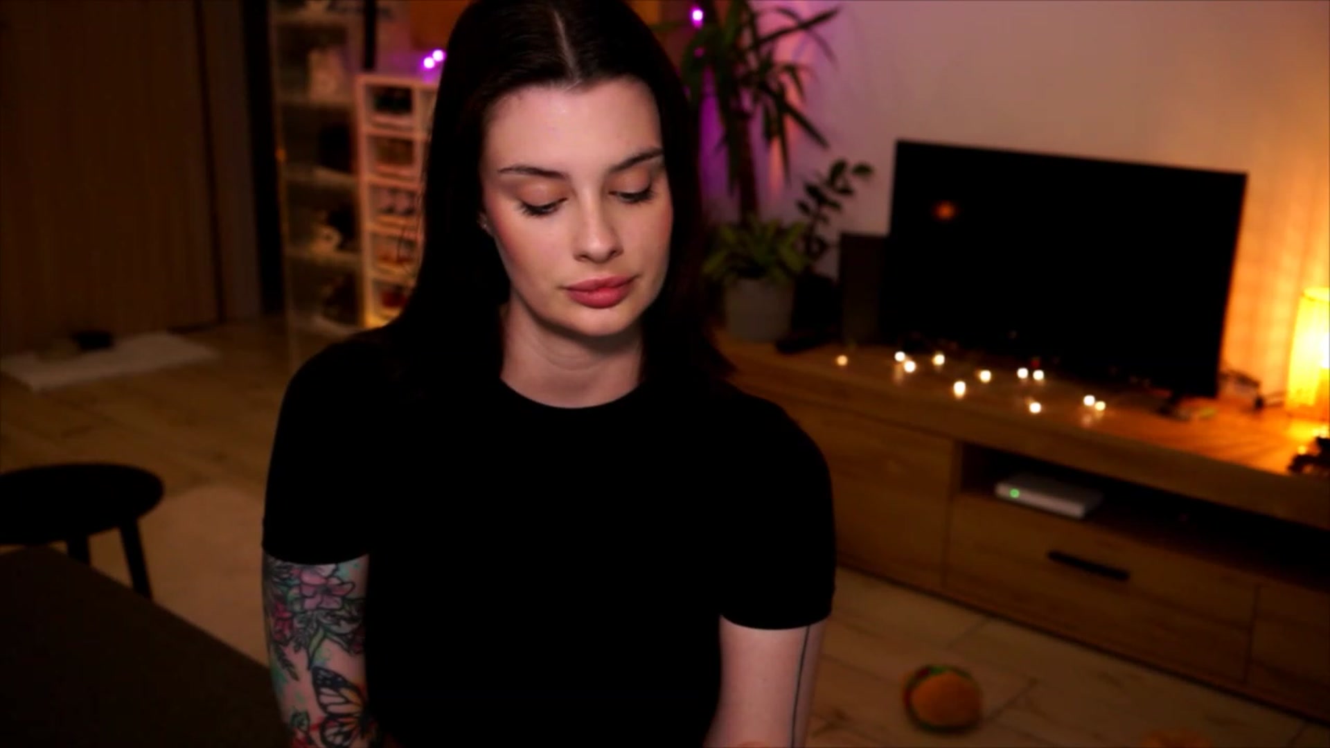 Gallery image thumbnail from lucynutty's myfreecams stream on, 06/04/2023, 17:55 image 10 of 20