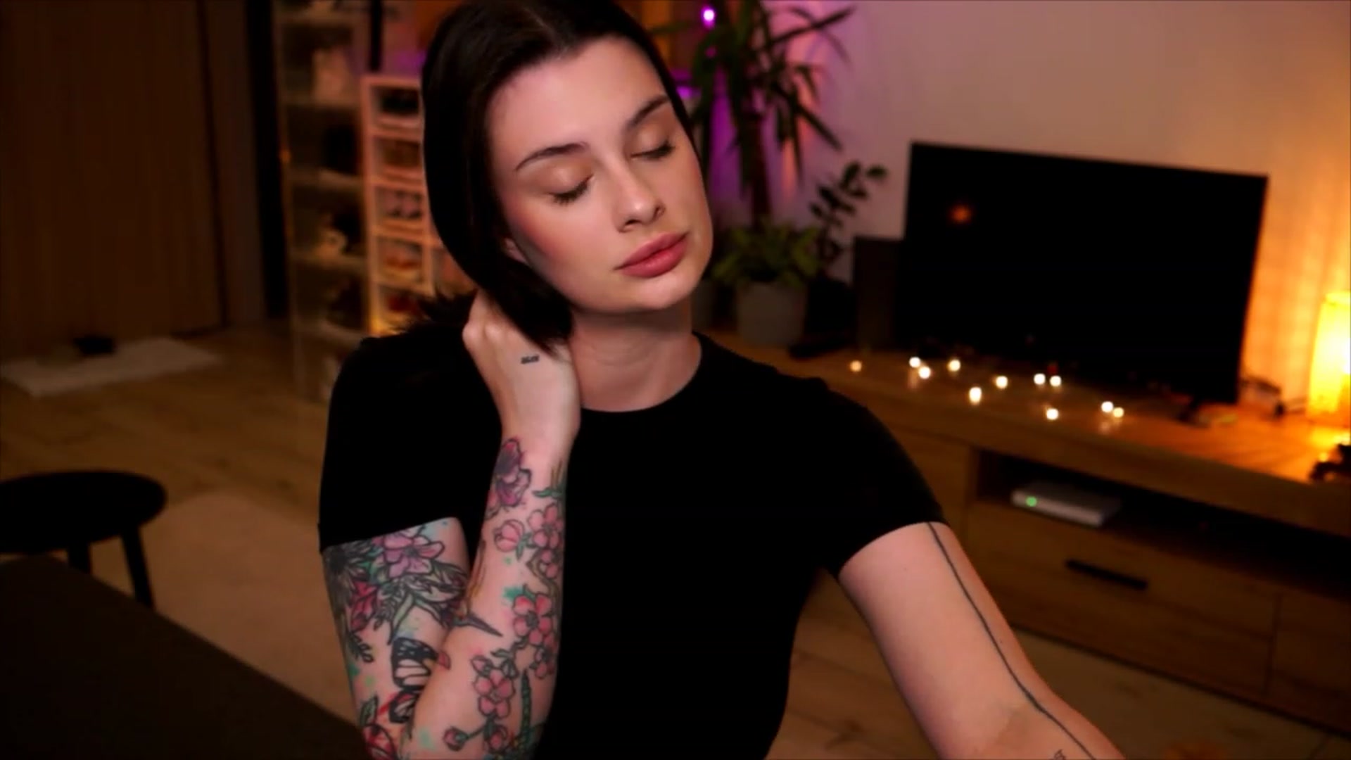 Gallery image thumbnail from lucynutty's myfreecams stream on, 06/04/2023, 17:55 image 19 of 20