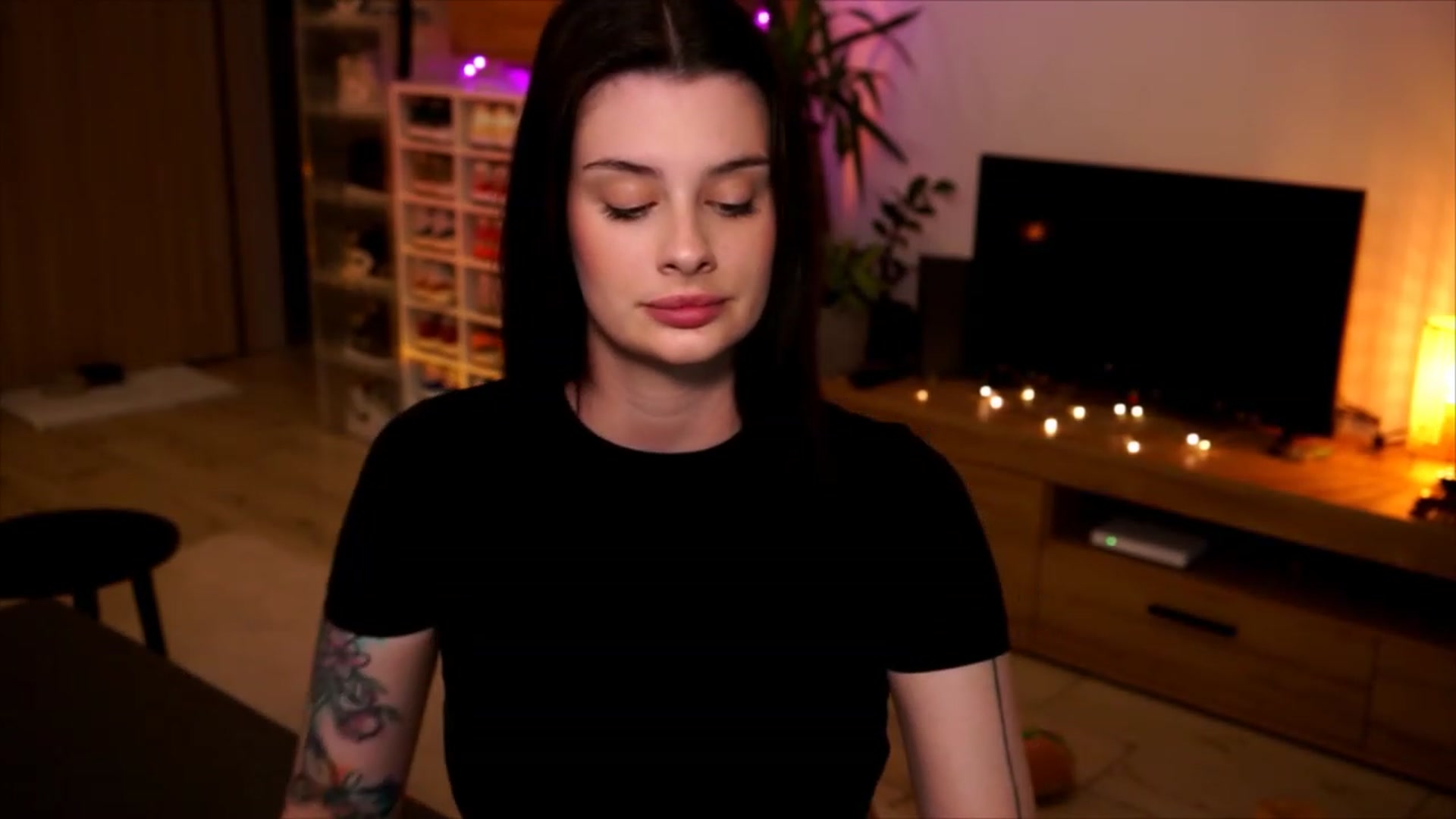 Gallery image thumbnail from lucynutty's myfreecams stream on, 06/04/2023, 17:55 image 16 of 20