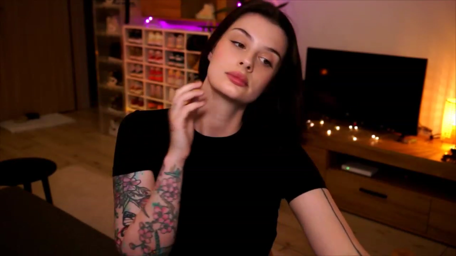 Gallery image thumbnail from lucynutty's myfreecams stream on, 06/04/2023, 17:55 image 17 of 20