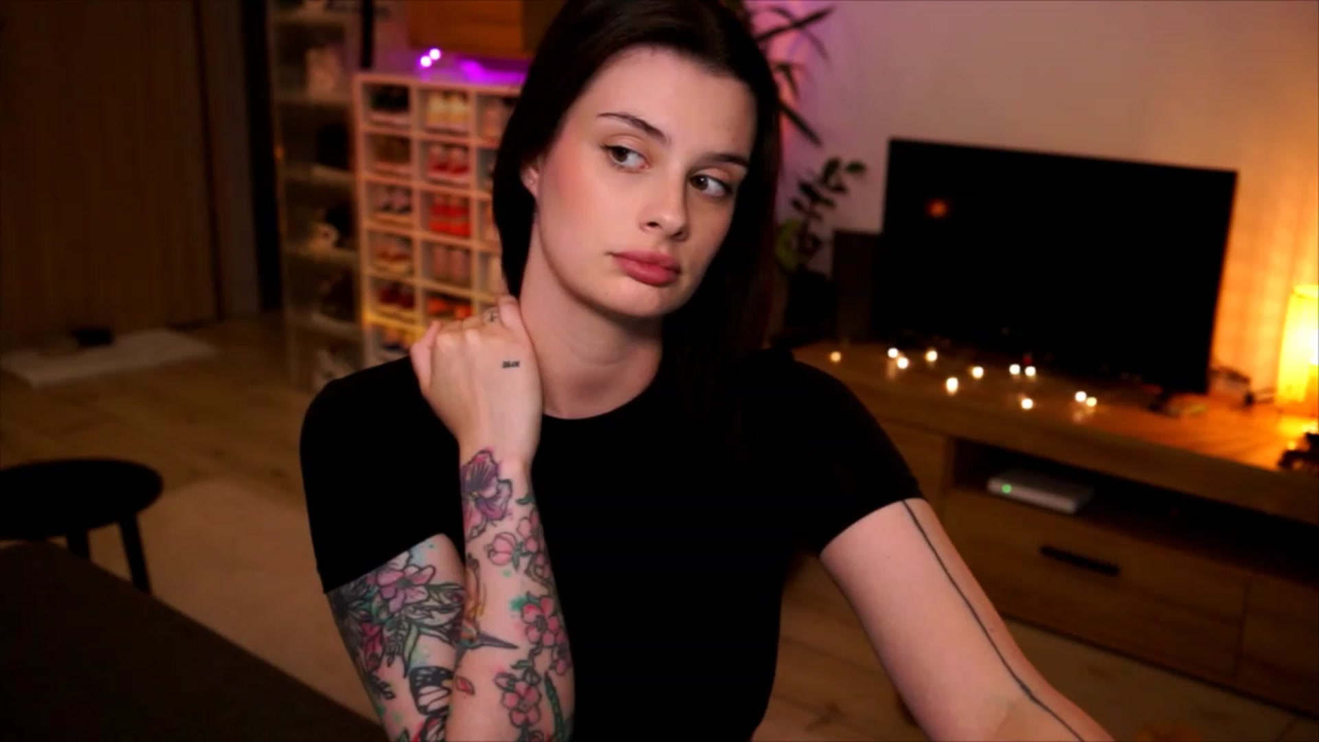Gallery image thumbnail from lucynutty's myfreecams stream on, 06/04/2023, 17:55 image 6 of 20