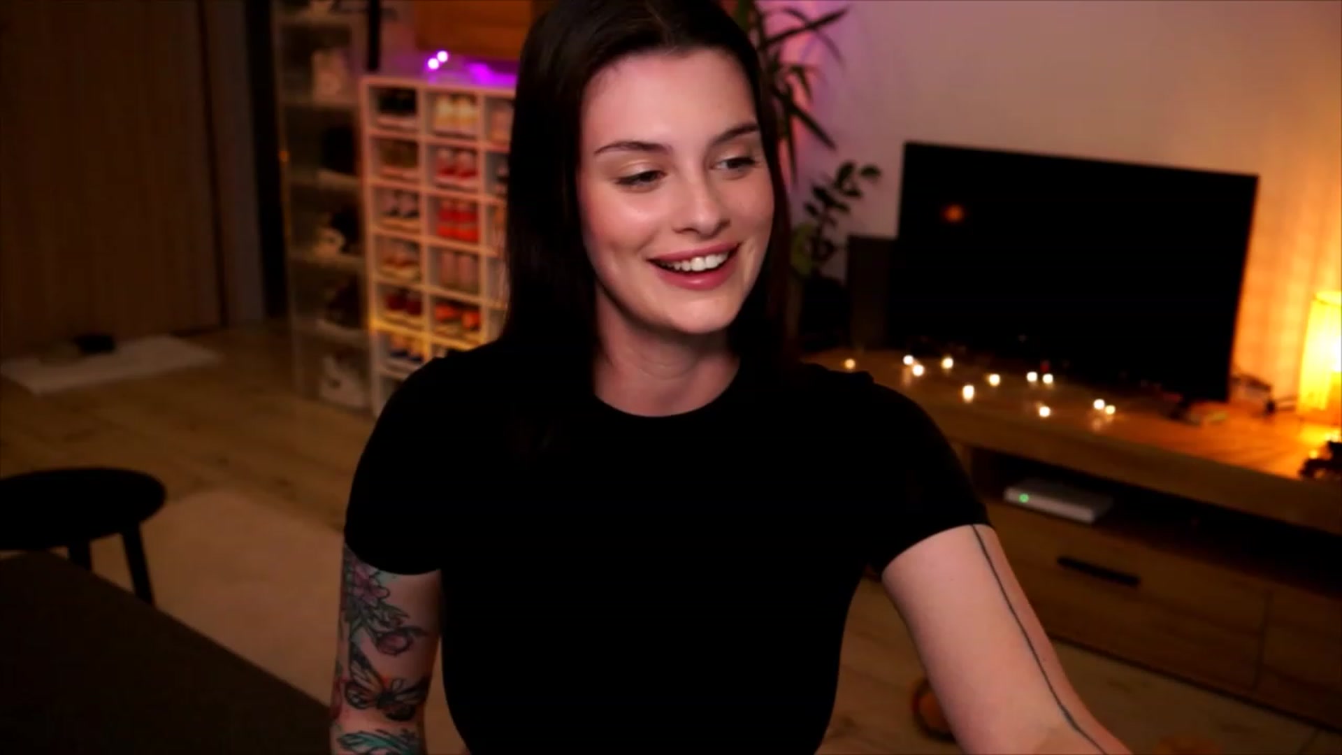 Gallery image thumbnail from lucynutty's myfreecams stream on, 06/04/2023, 17:55 image 2 of 20