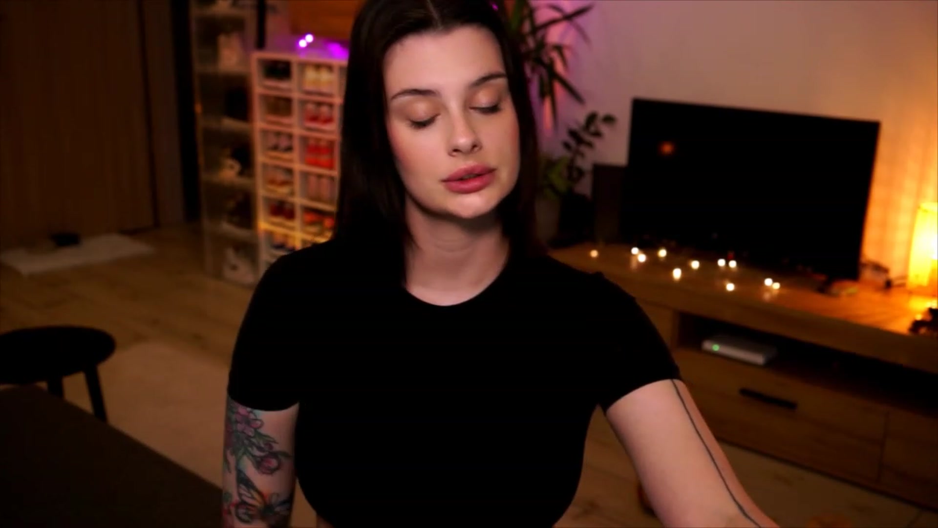 Gallery image thumbnail from lucynutty's myfreecams stream on, 06/04/2023, 17:55 image 18 of 20