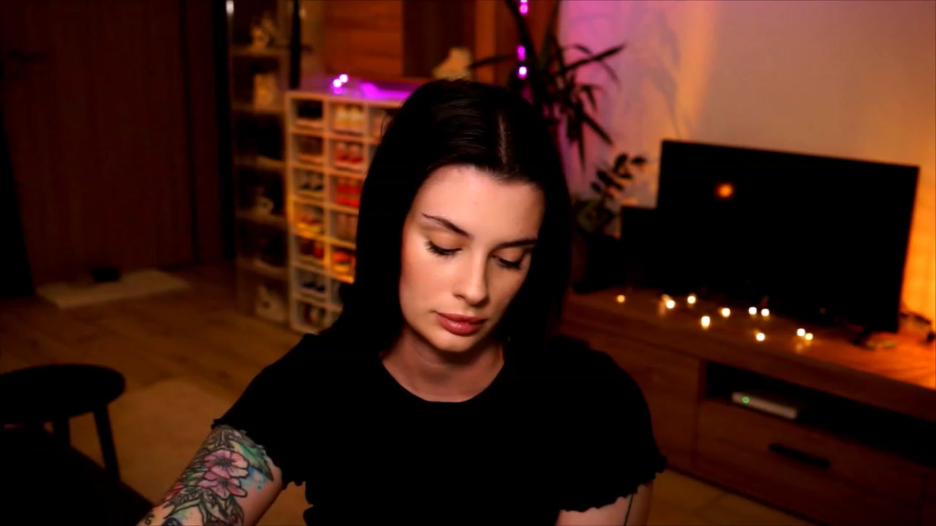 Gallery image thumbnail from lucynutty's myfreecams stream on, 06/04/2023, 19:14 image 14 of 20